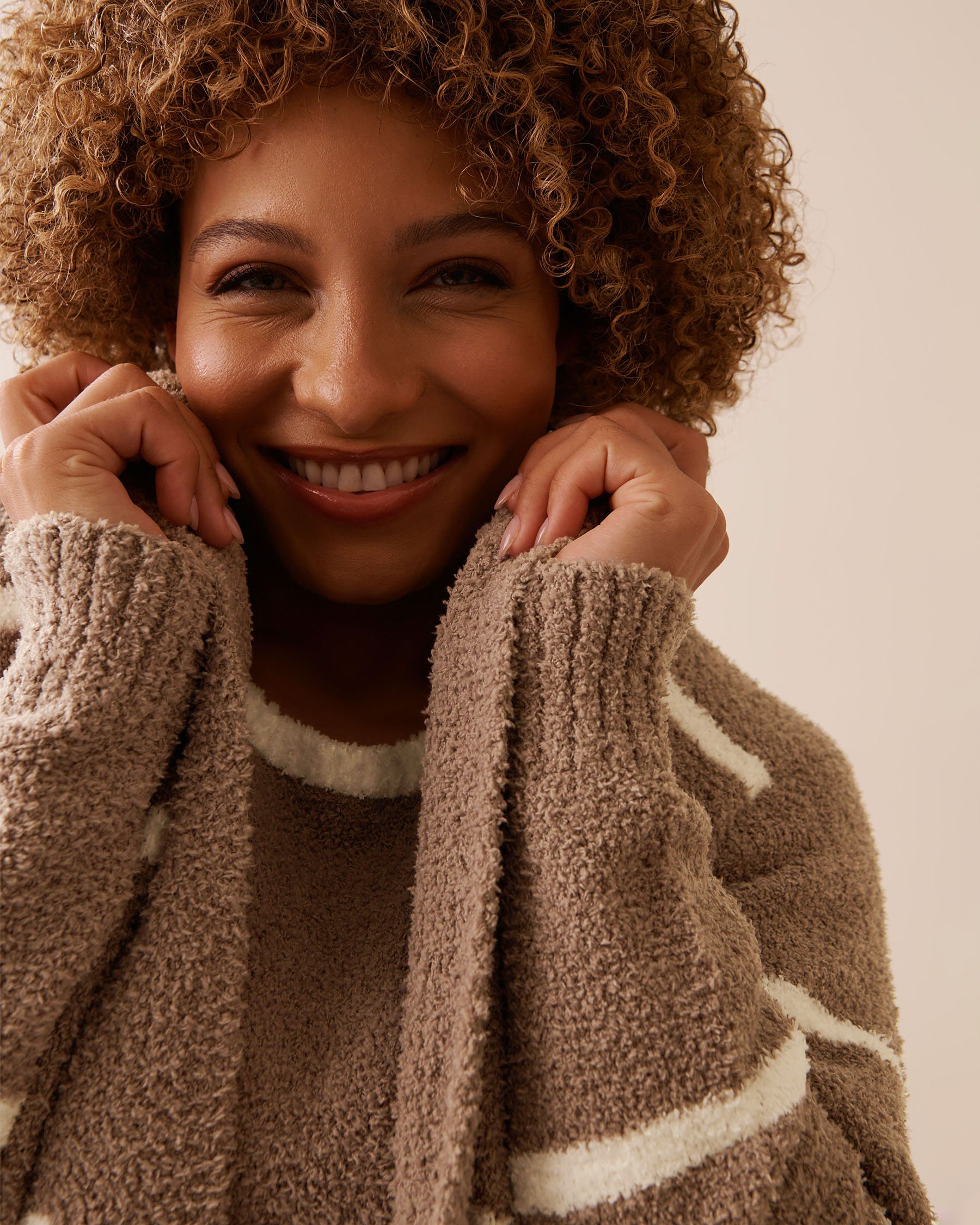 LA VIE EN ROSE Cardigan long en chenille Rayures brunes et blanches 50500016 - View5