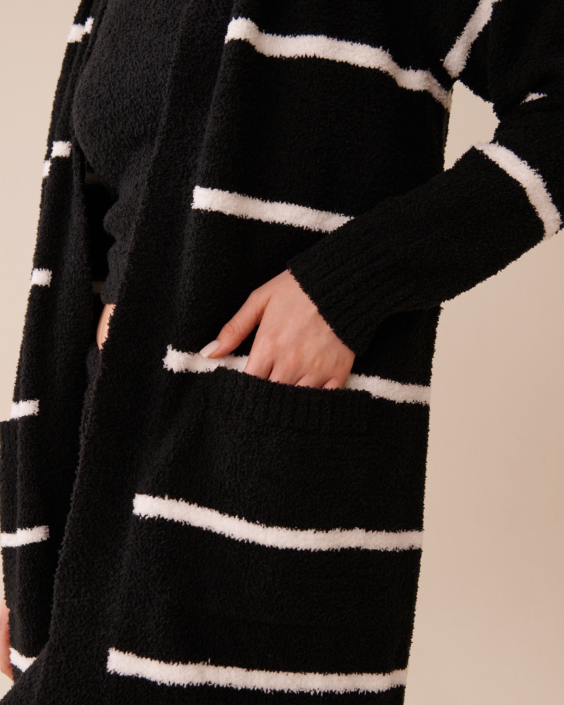 LA VIE EN ROSE Cardigan long en chenille Rayures noires et blanches 50500016 - Voir3