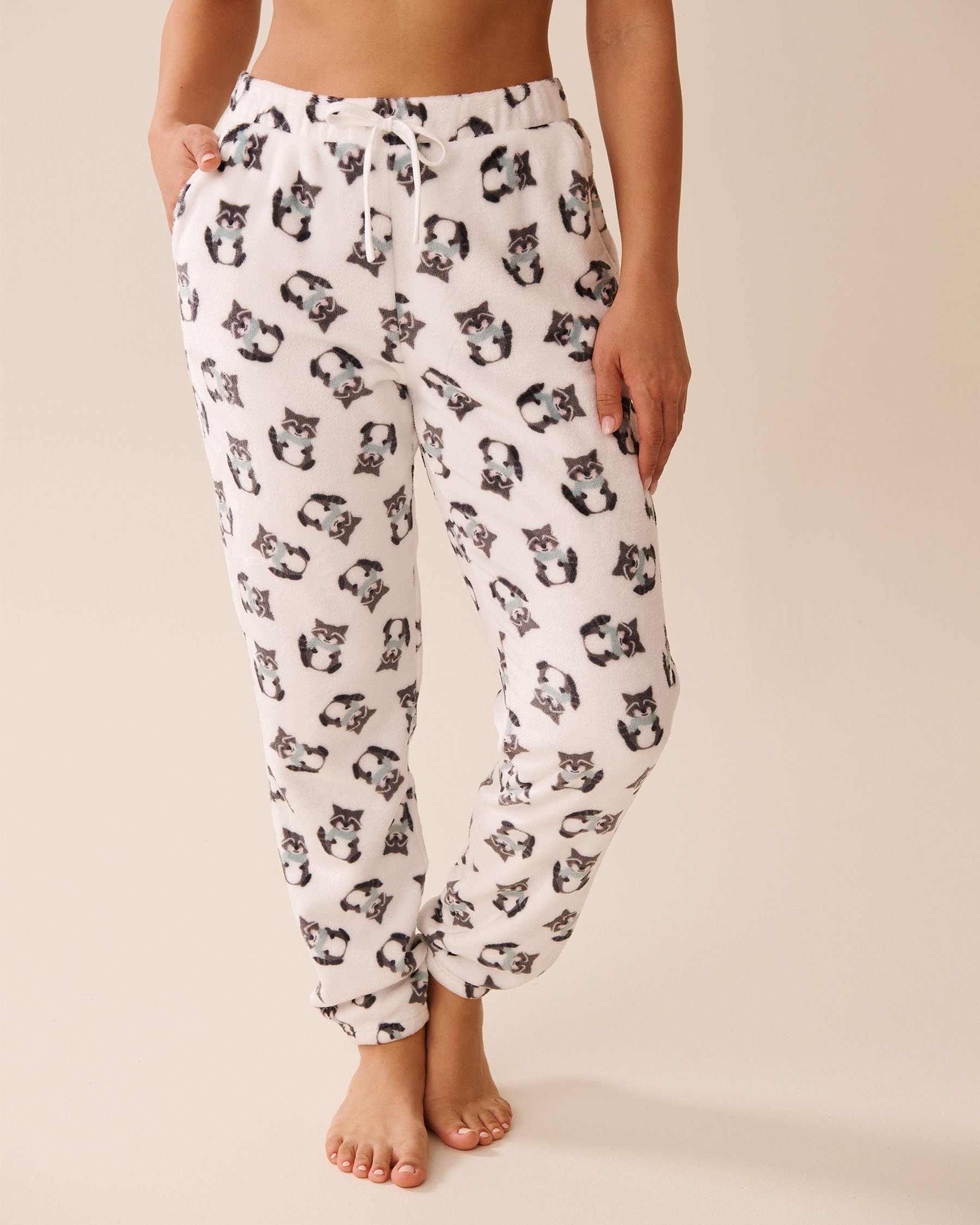 LA VIE EN ROSE Raccoon Print Soft Plush PJ Set White/Raccoons 40400085 - View4