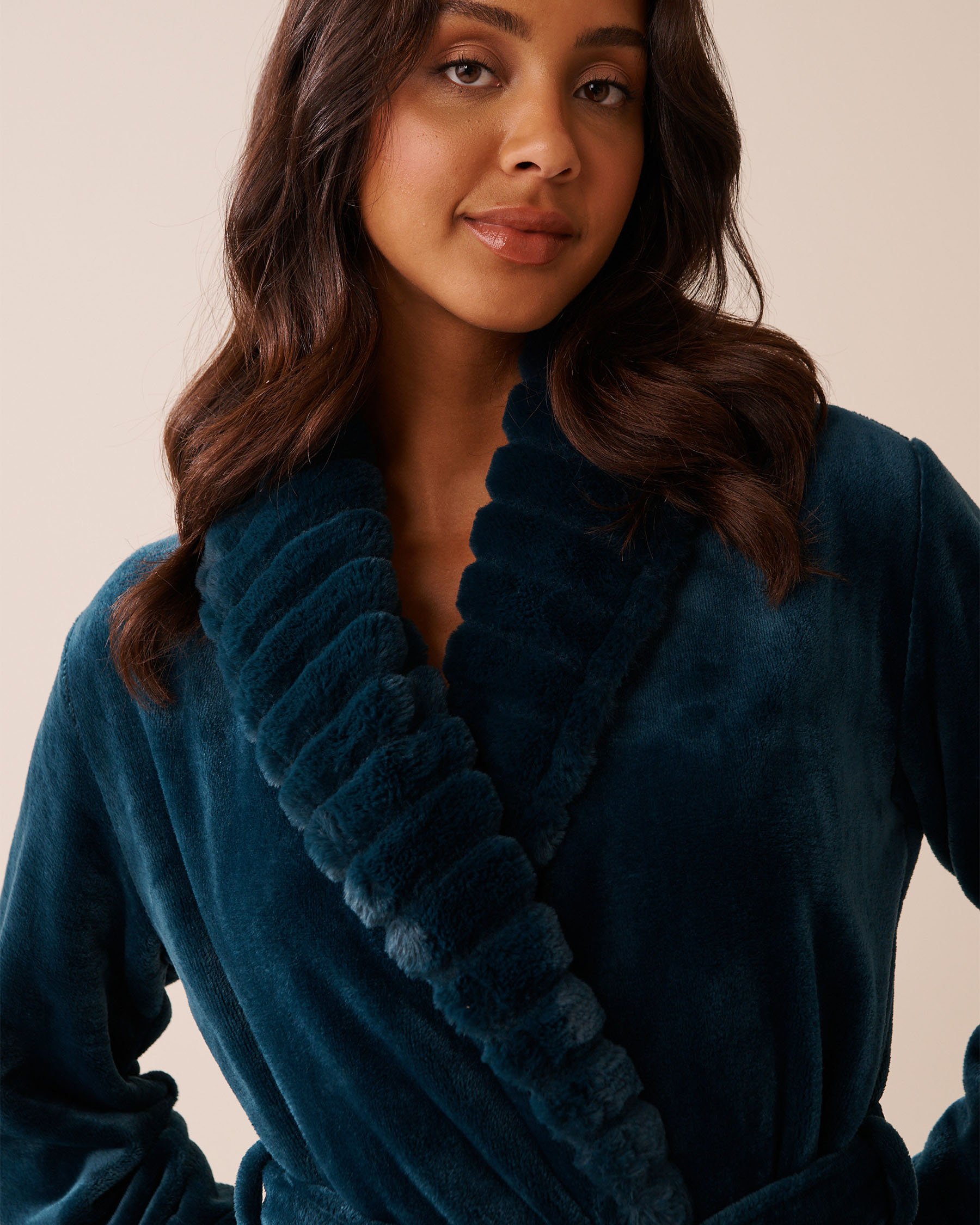 LA VIE EN ROSE Long Faux Fur and Soft Plush Robe Dark Cyan 40600211 - View5