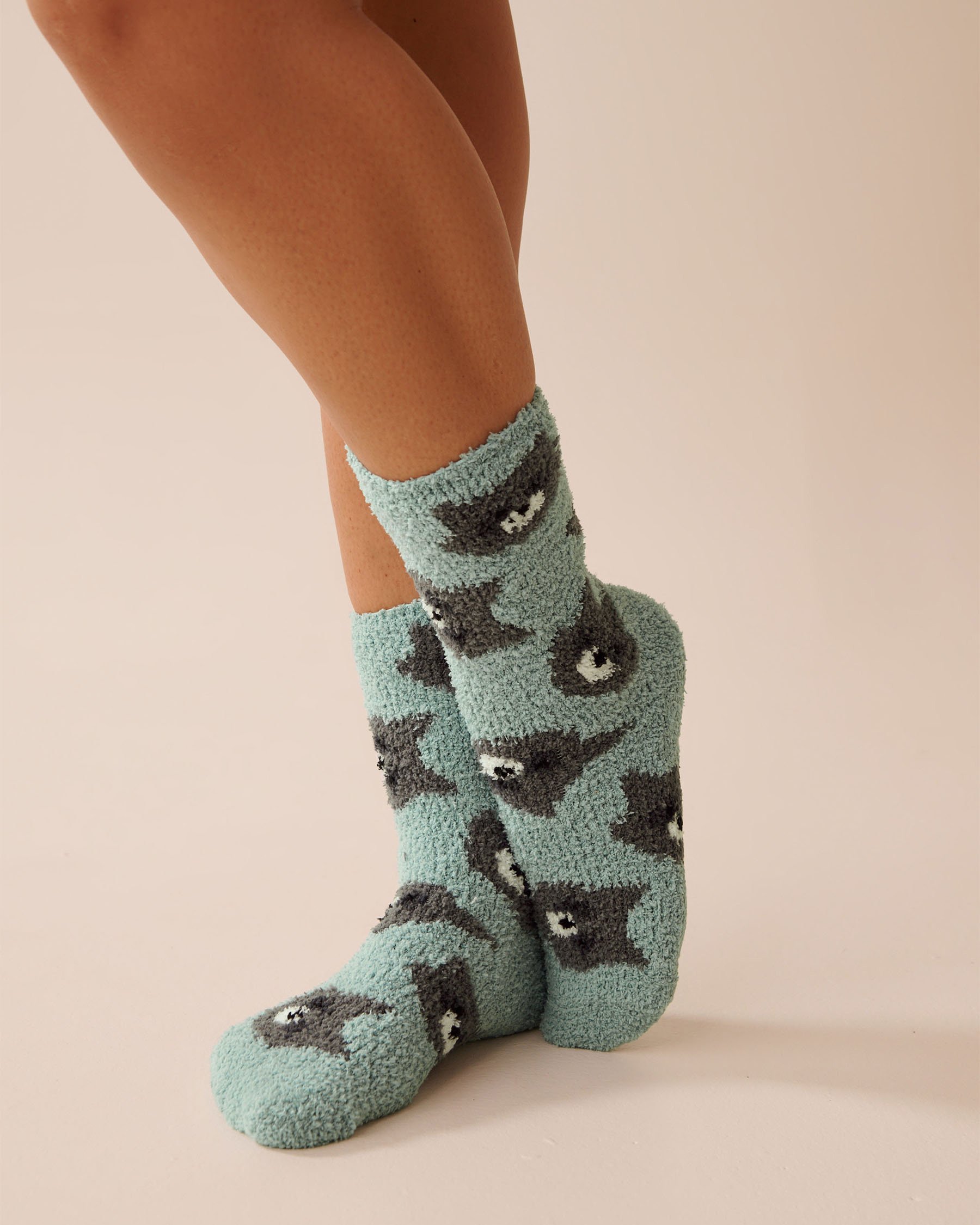 LA VIE EN ROSE Plush Raccoon Socks Green/Raccoons 40700417 - View1