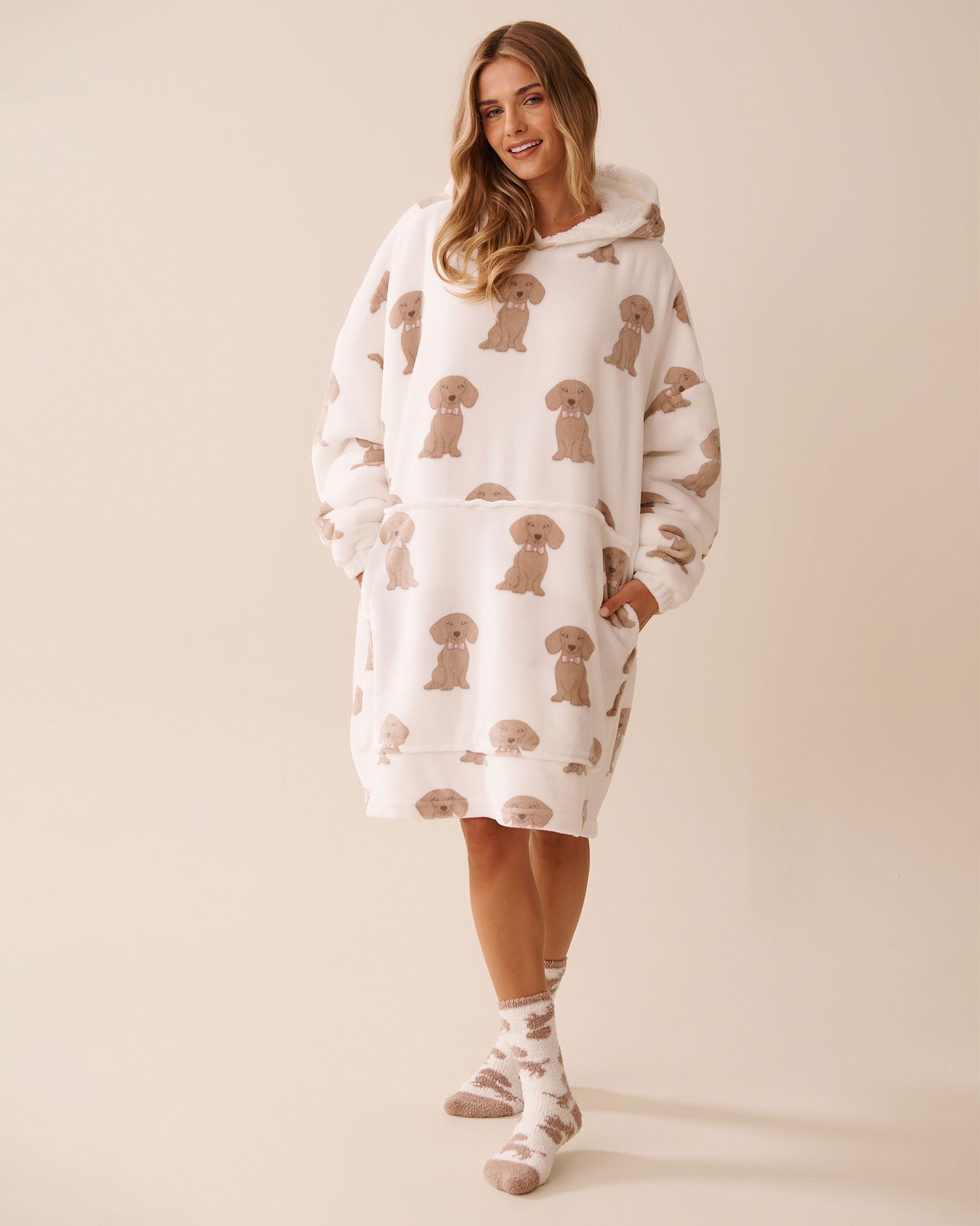LA VIE EN ROSE Dachshund Soft Plush Oversized Hoodie White/Dachshunds 40700418 - View4