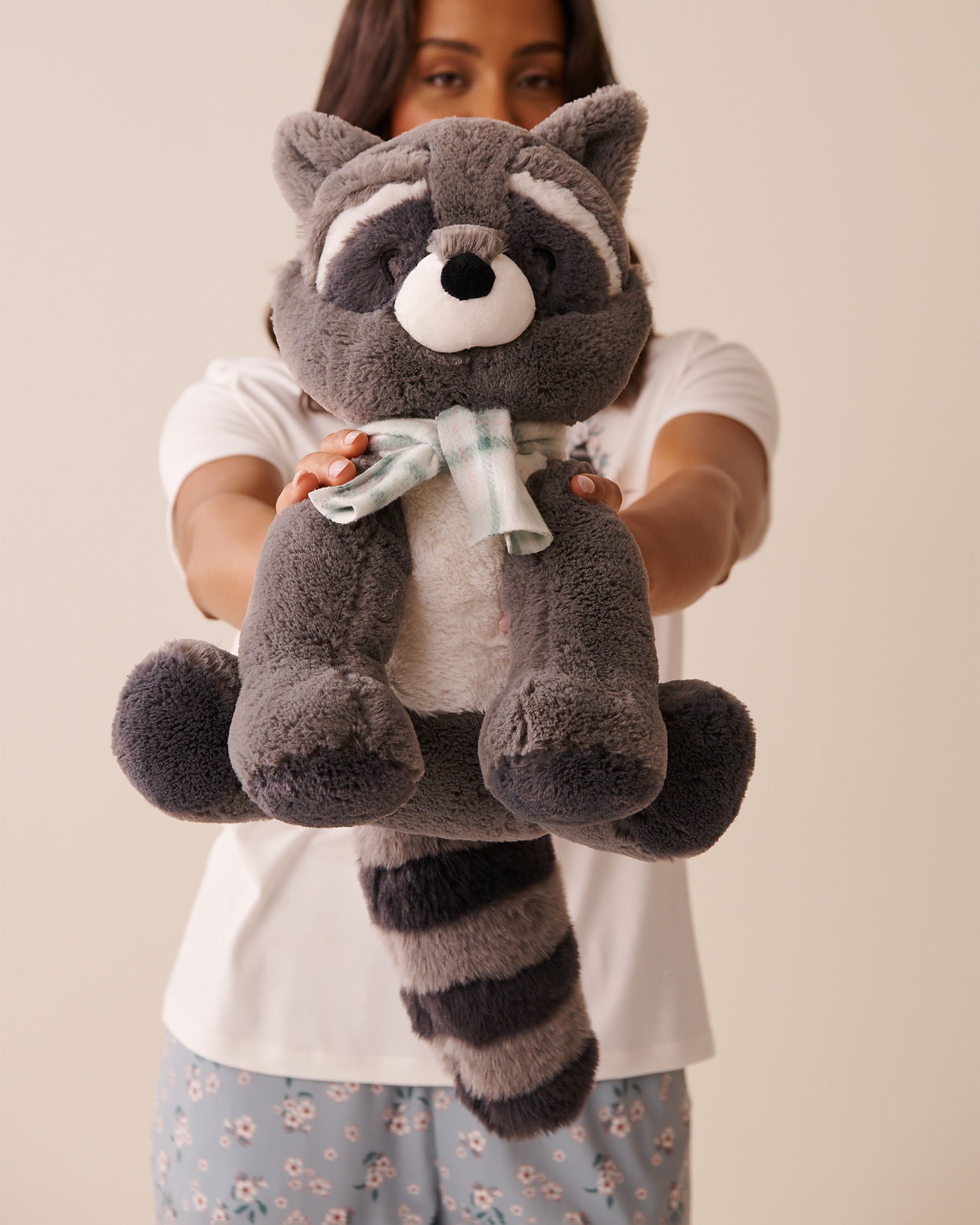 LA VIE EN ROSE Peluche raton laveur Gris 40700421 - Voir4