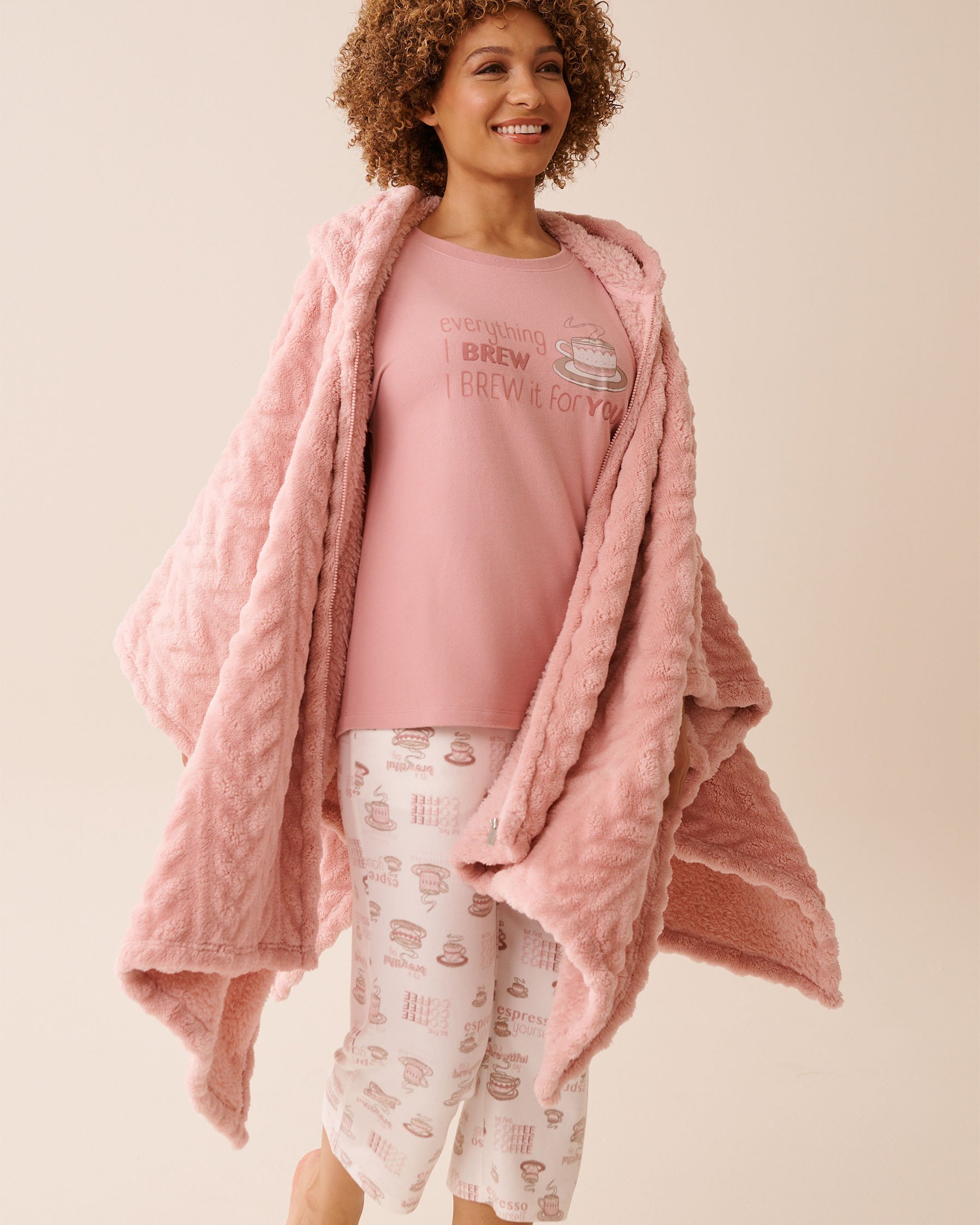 LA VIE EN ROSE Cable Effect Soft Plush Hooded Cape Pink 40700414 - View6