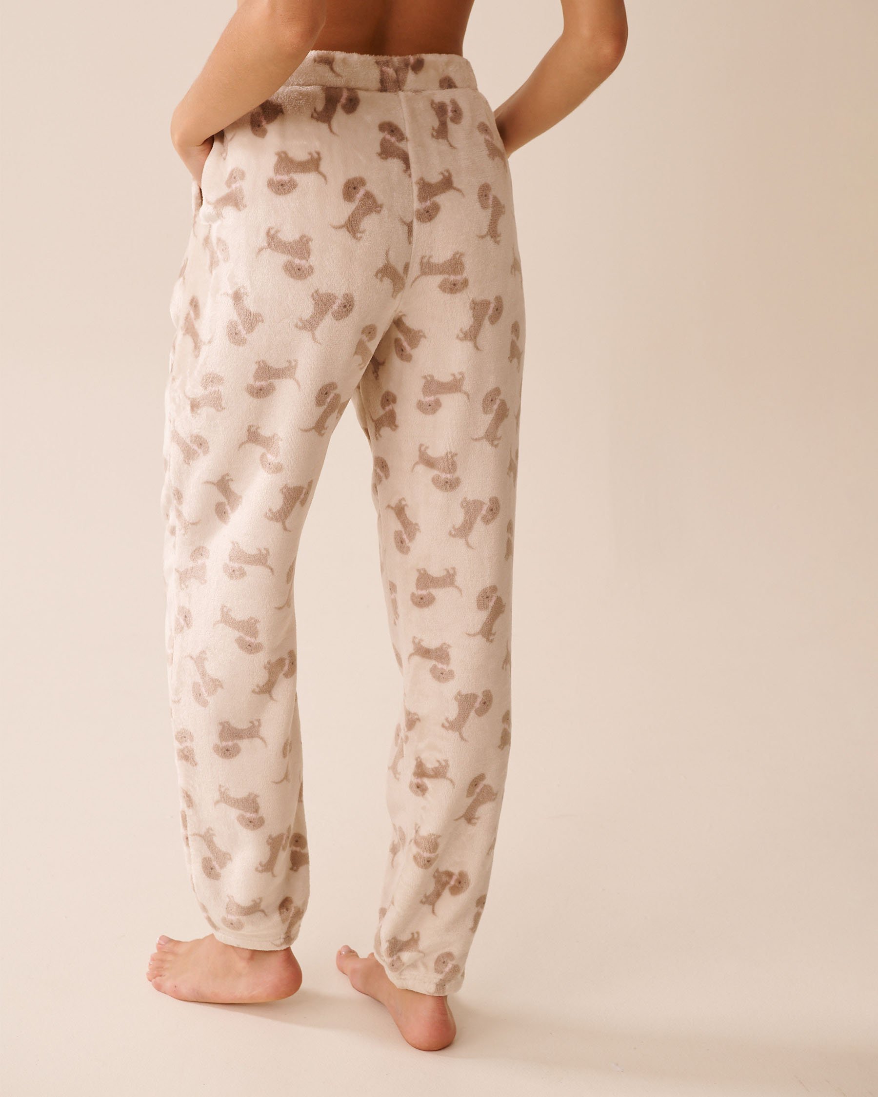 LA VIE EN ROSE Dachshund Print Soft Plush PJ Set Beige/Dachshunds 40400085 - View7