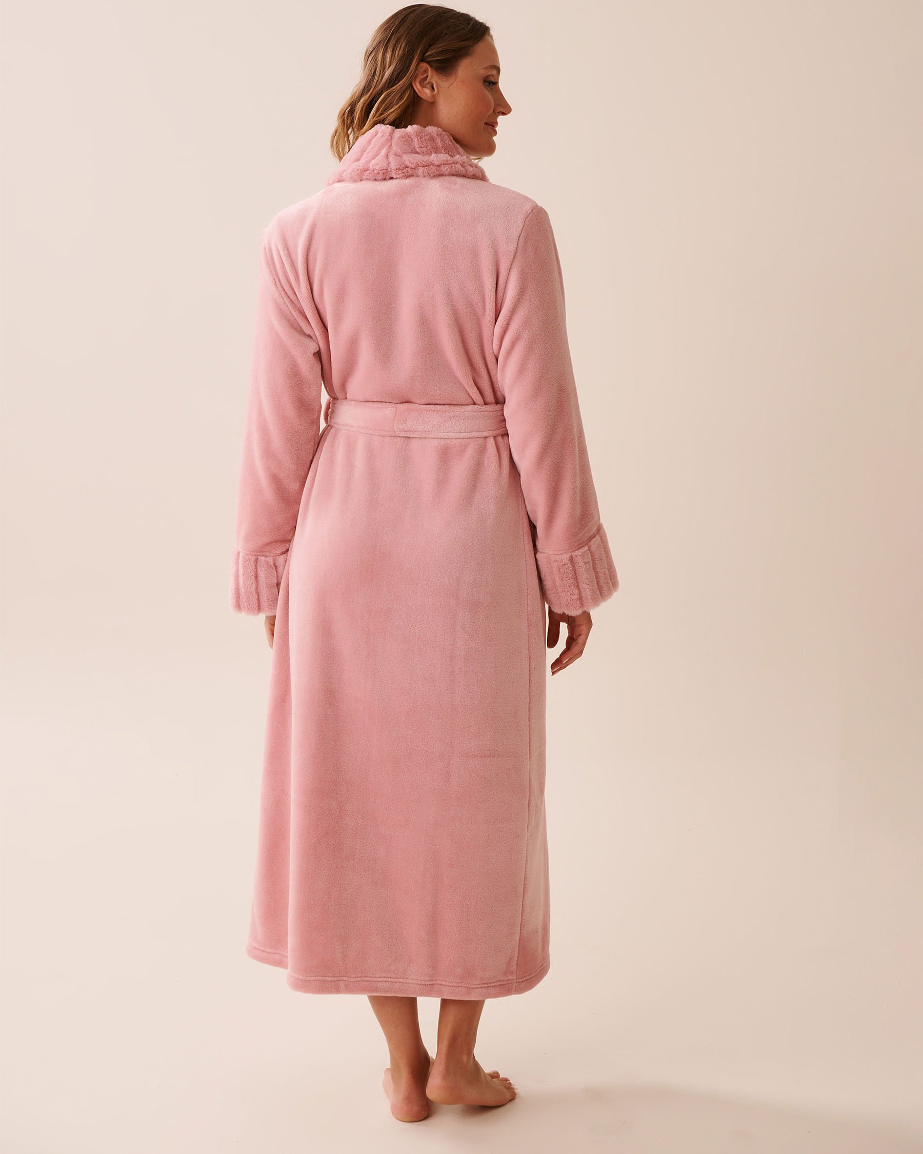 LA VIE EN ROSE Long Faux Fur and Soft Plush Robe Blush Pink 40600211 - View2