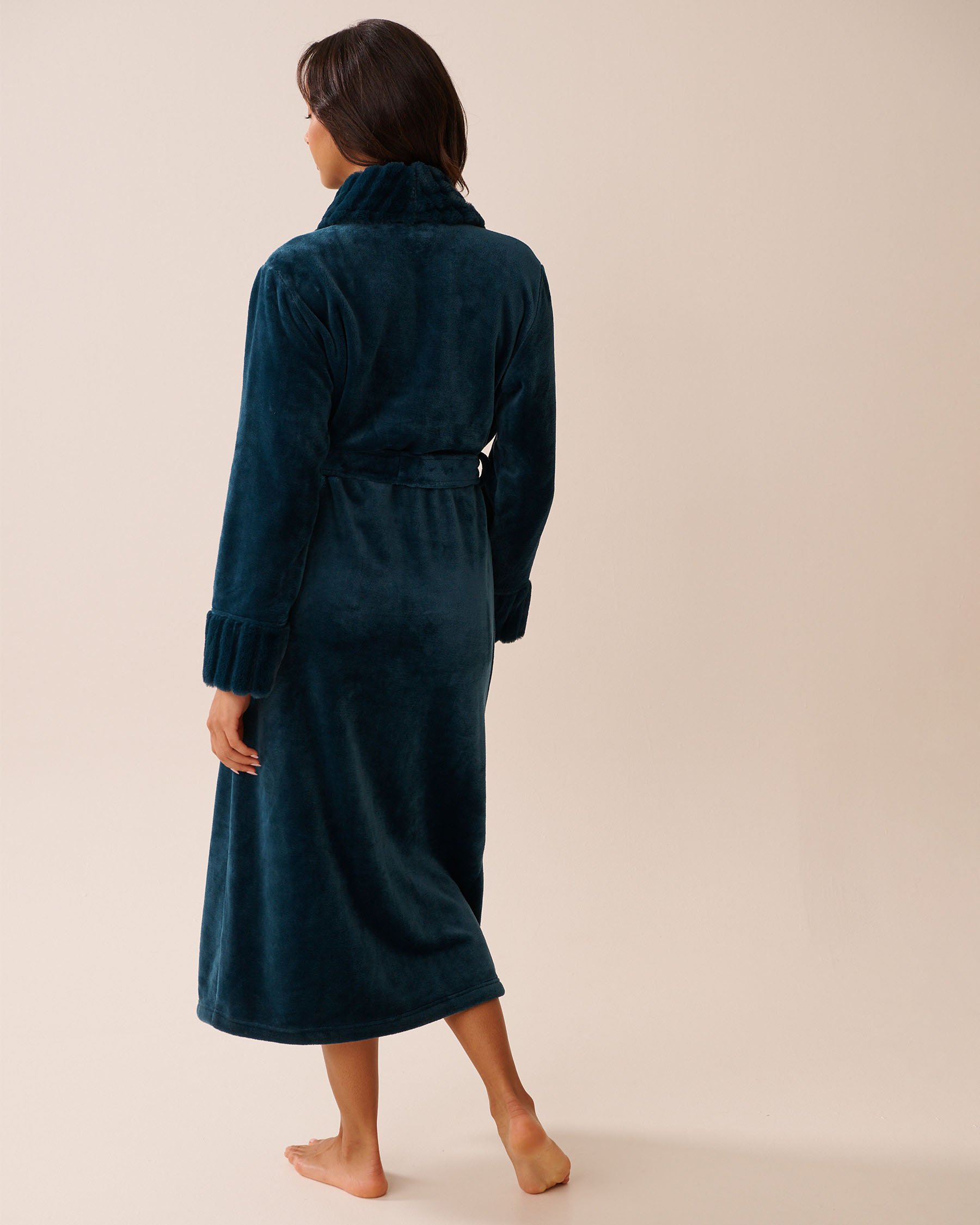 LA VIE EN ROSE Long Faux Fur and Soft Plush Robe Dark Cyan 40600211 - View4
