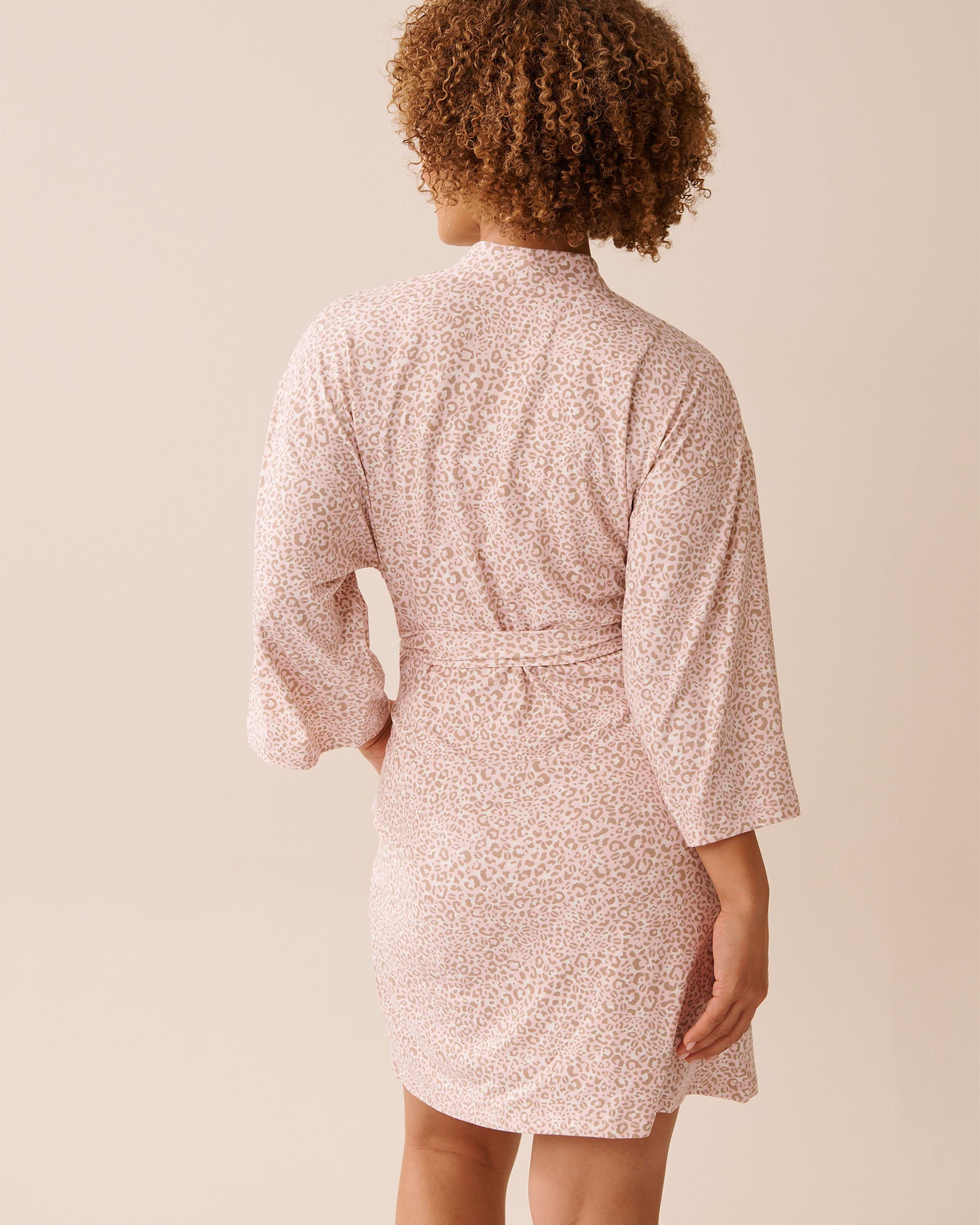 LA VIE EN ROSE Kimono ultra doux imprimé léopard rose Léopard rose pâle 40600210 - Voir4