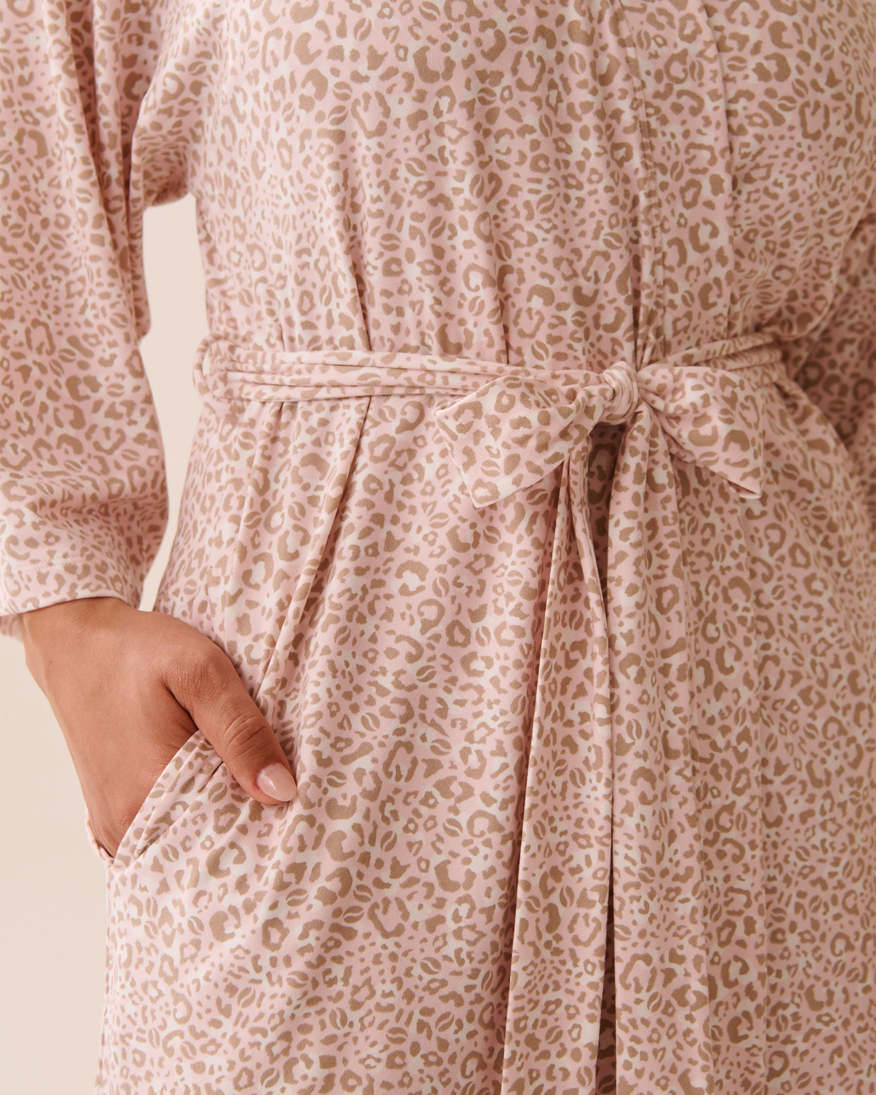 LA VIE EN ROSE Kimono ultra doux imprimé léopard rose Léopard rose pâle 40600210 - Voir5