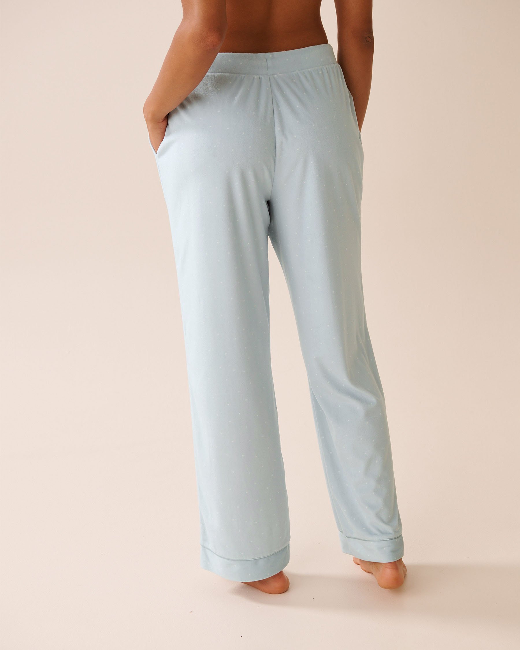 LA VIE EN ROSE Ensemble pyjama en velours doux à pois Pois bleus pastel 40400086 - View5