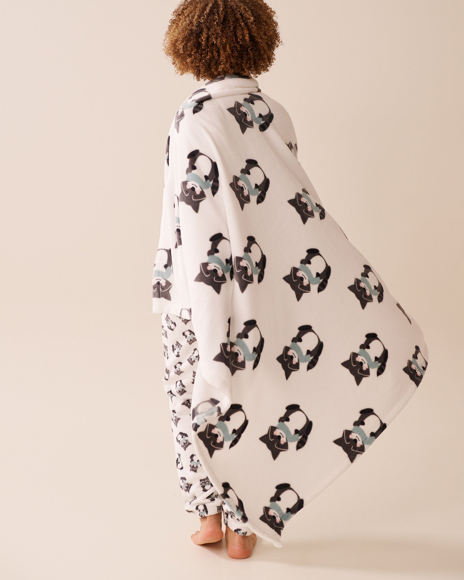 LA VIE EN ROSE Raccoon Print Soft Plush Blanket White/Raccoons 40700415 - View3