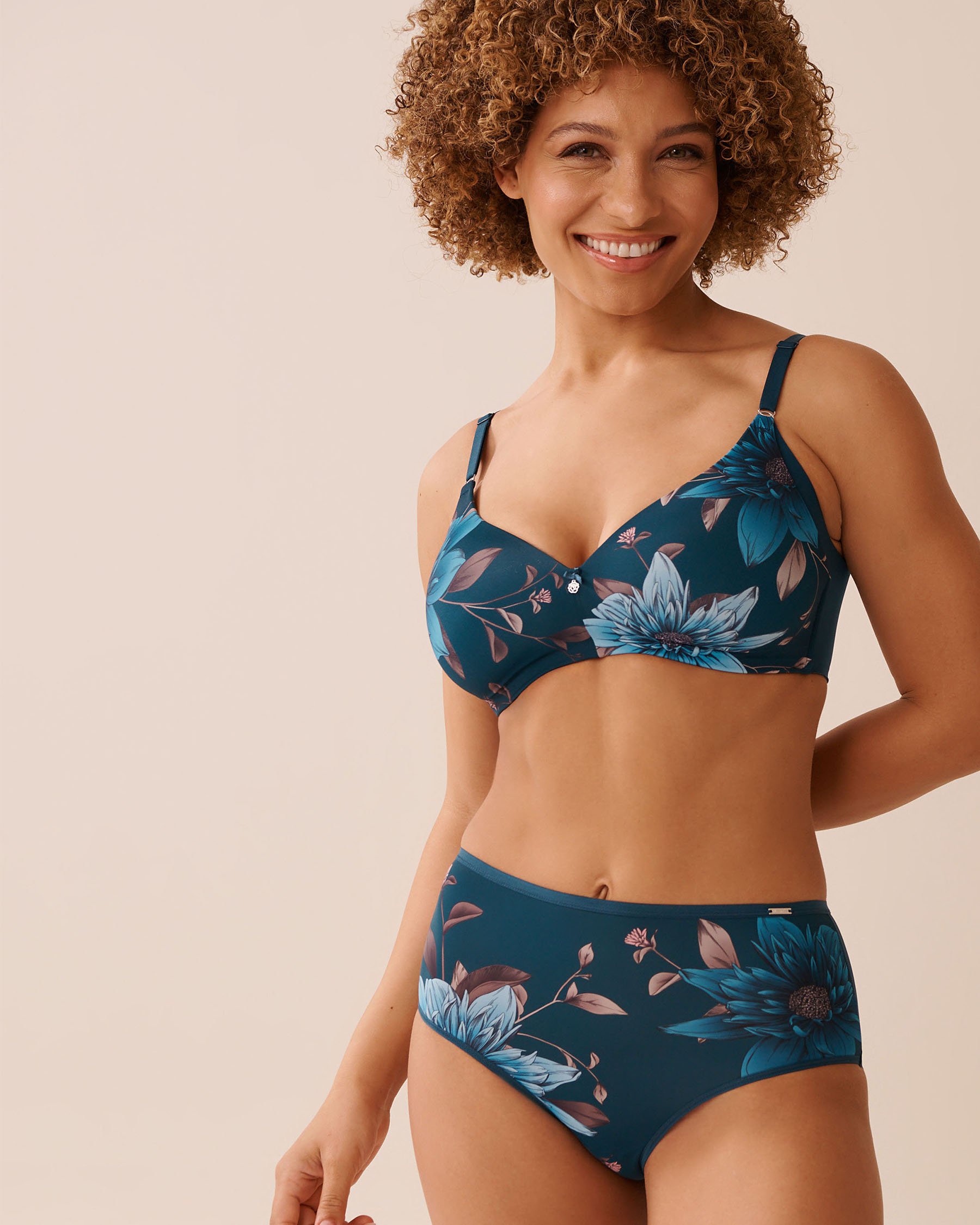 LA VIE EN ROSE Microfiber Sleek Back High Waist Bikini Panty Blue Chrysanthemum 20300441 - View4