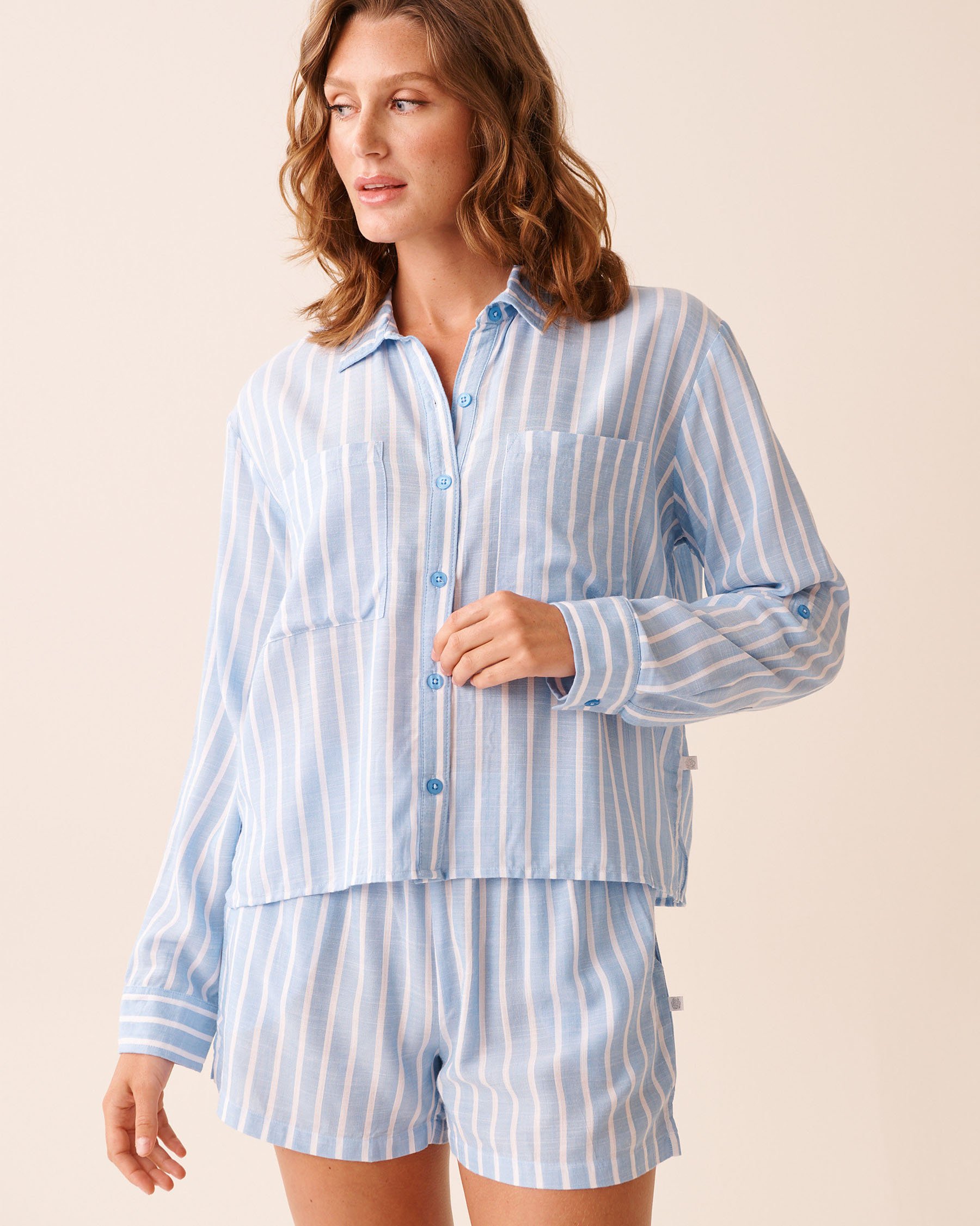 LA VIE EN ROSE AQUA Striped Crop Button-down Shirt Blue & White Stripes 80100037 - View3