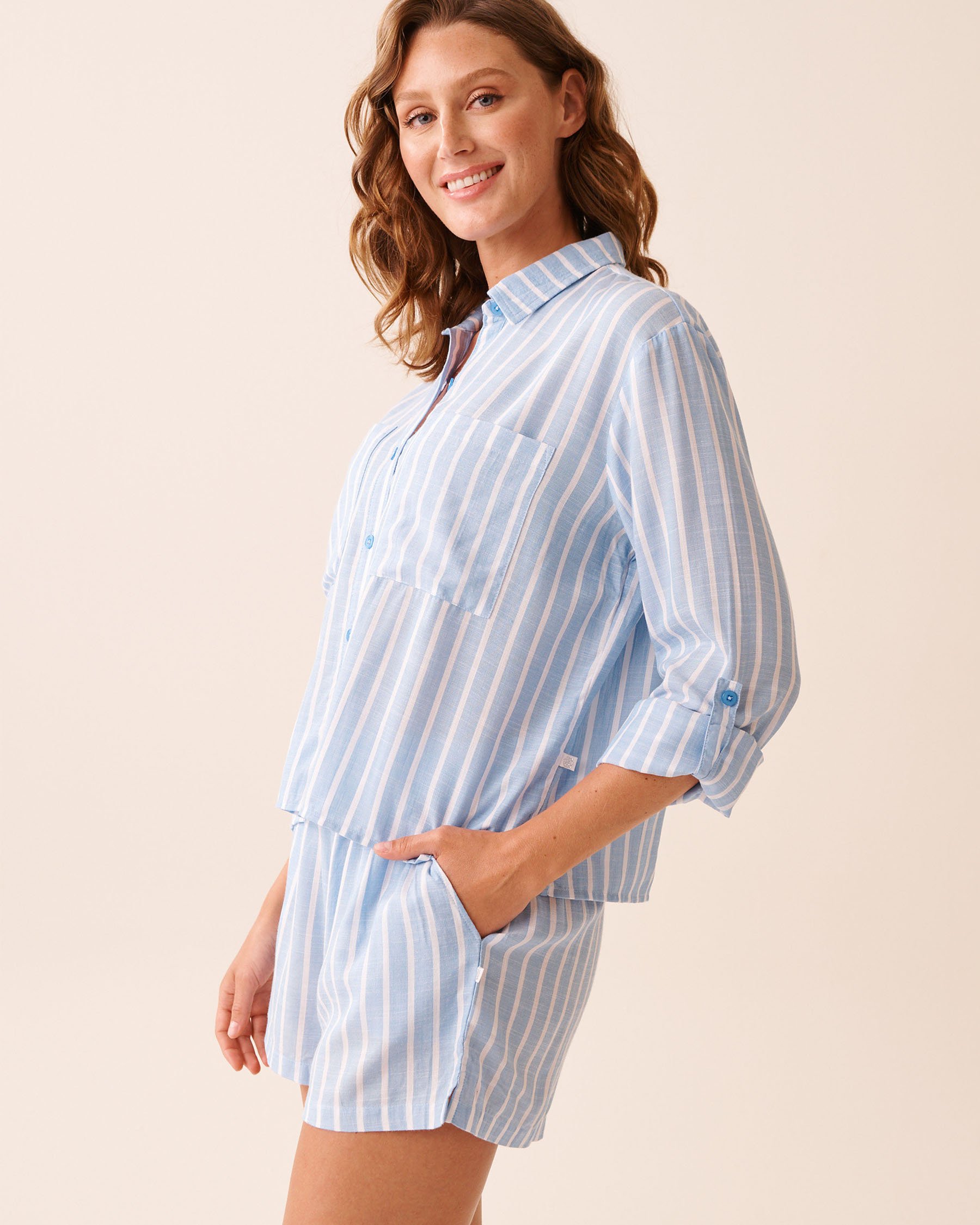 LA VIE EN ROSE AQUA Striped Crop Button-down Shirt Blue & White Stripes 80100037 - View6