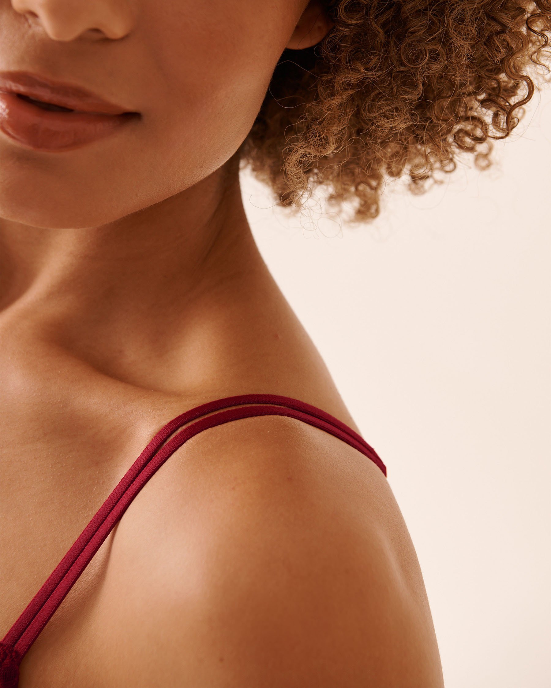 LA VIE EN ROSE Bralette en dentelle florale et volants fermeture avant Rouge joyeux 10100197 LA VIE EN ROSE Bralette en dentelle florale et volants fermeture avant Rouge joyeux 10100197 - Voir3