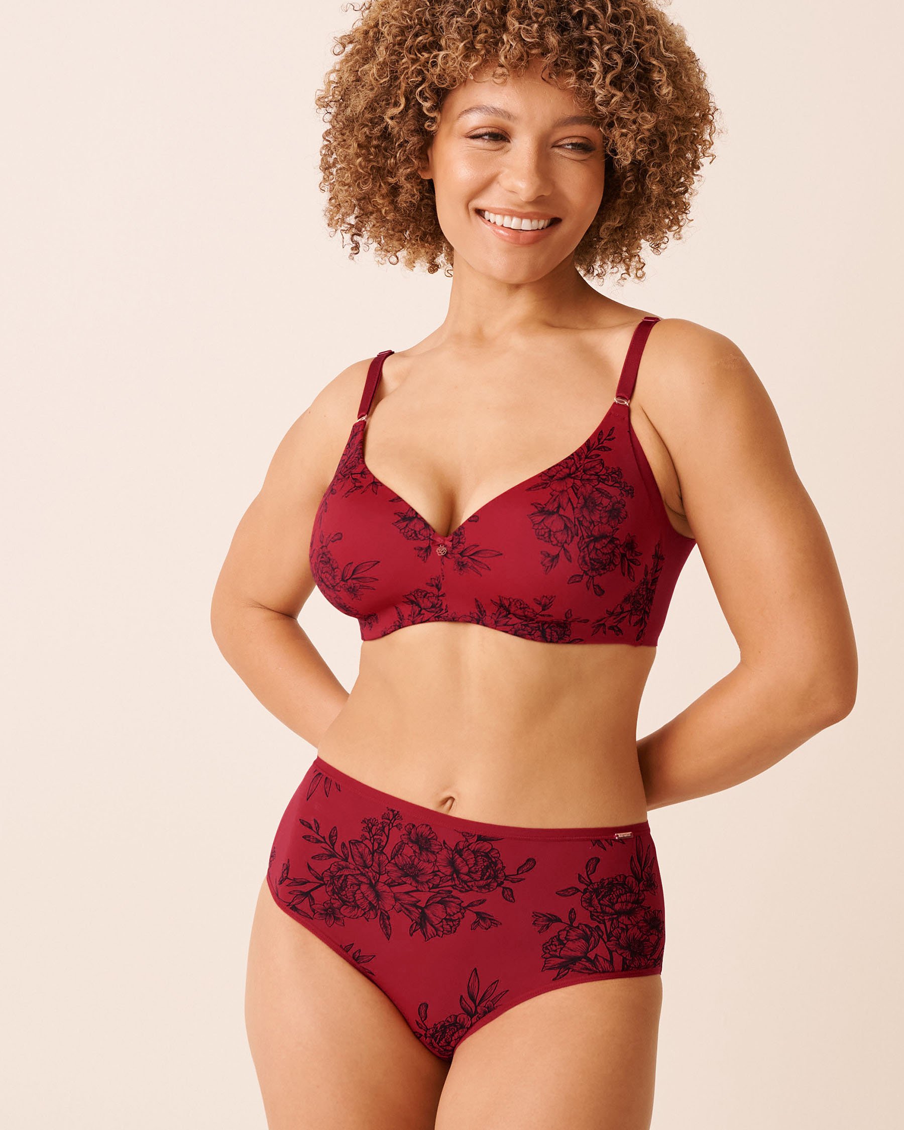 LA VIE EN ROSE Lightly Lined Wireless Sleek Back Bra Crimson Bloom 10200549 LA VIE EN ROSE Lightly Lined Wireless Sleek Back Bra Crimson Bloom 10200549 - View1