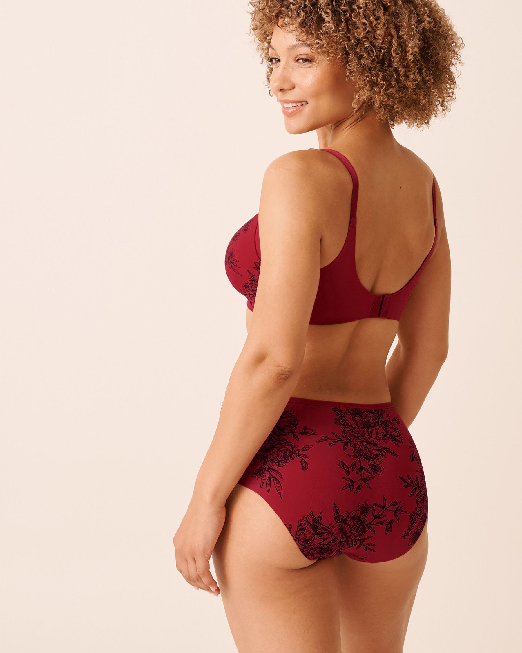 LA VIE EN ROSE Soutien-gorge doublure légère sans armatures dos lisse Fleurs rouges et noires 10200549 LA VIE EN ROSE Soutien-gorge doublure légère sans armatures dos lisse Fleurs rouges et noires 10200549 - View2