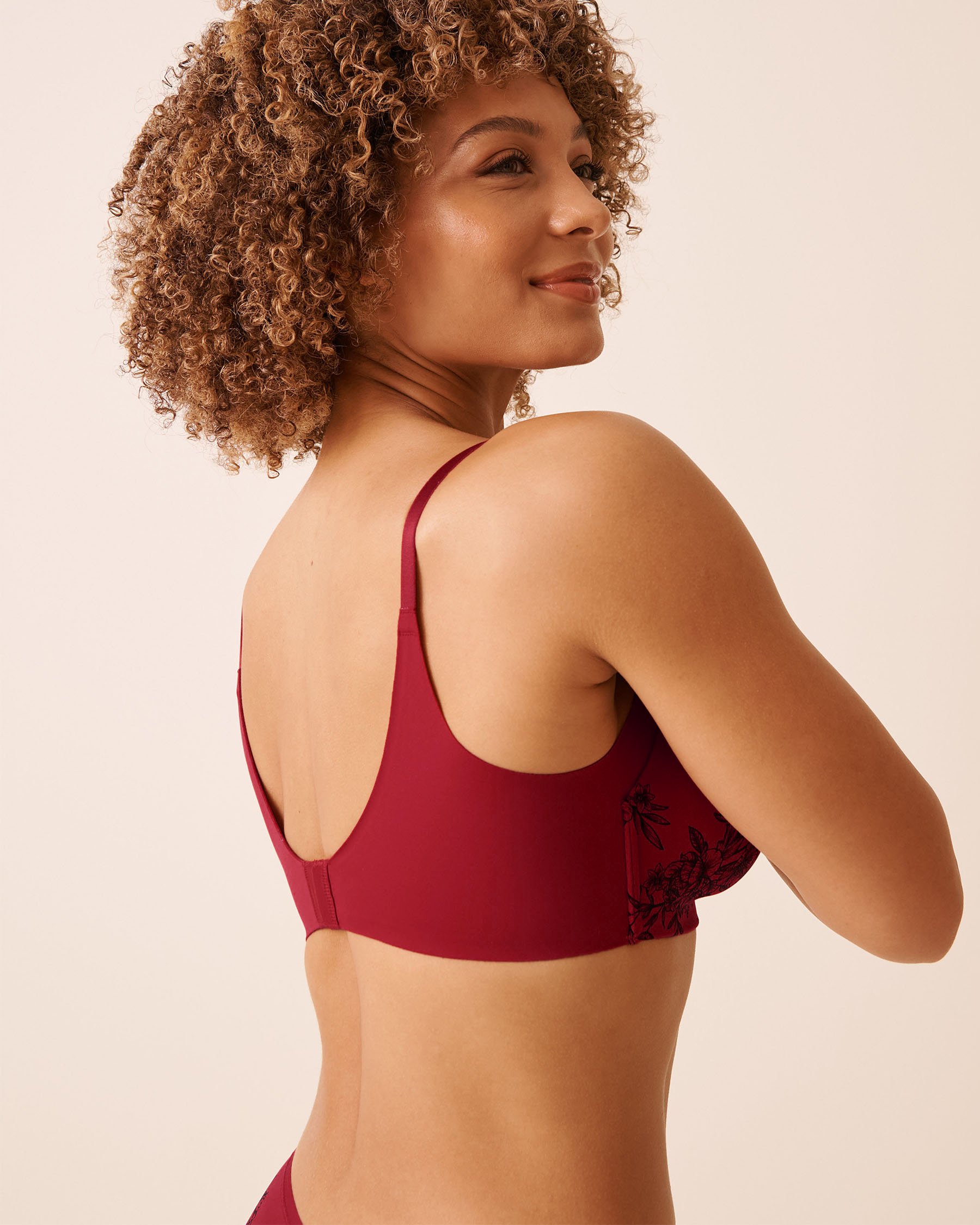 LA VIE EN ROSE Soutien-gorge doublure légère sans armatures dos lisse Fleurs rouges et noires 10200549 LA VIE EN ROSE Soutien-gorge doublure légère sans armatures dos lisse Fleurs rouges et noires 10200549 - Voir3