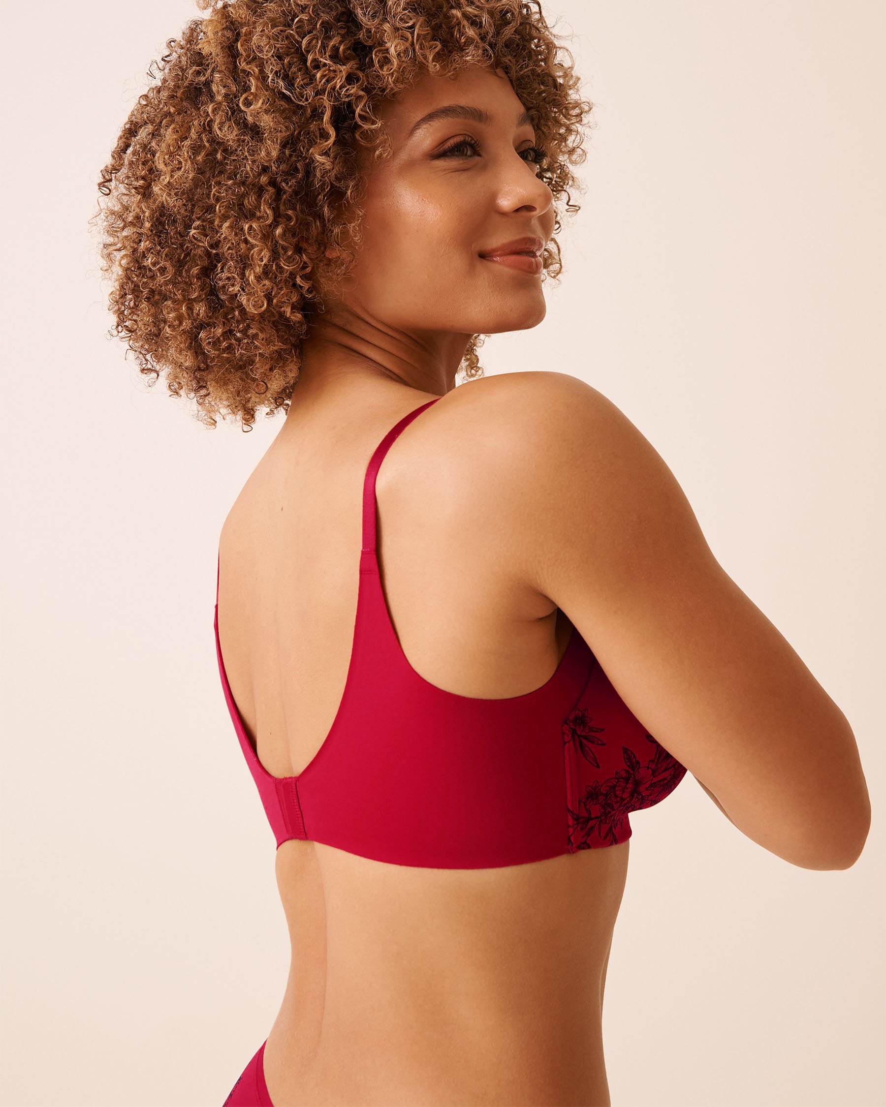LA VIE EN ROSE Lightly Lined Wireless Sleek Back Bra Crimson Bloom 10200549 - View3