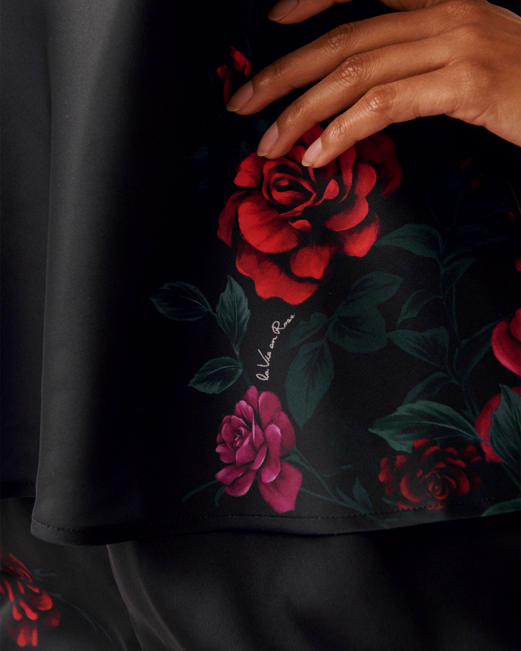 LA VIE EN ROSE Red Rose Print Satin Cami Black/Red Roses 60100160 LA VIE EN ROSE Red Rose Print Satin Cami Black/Red Roses 60100160 - View5