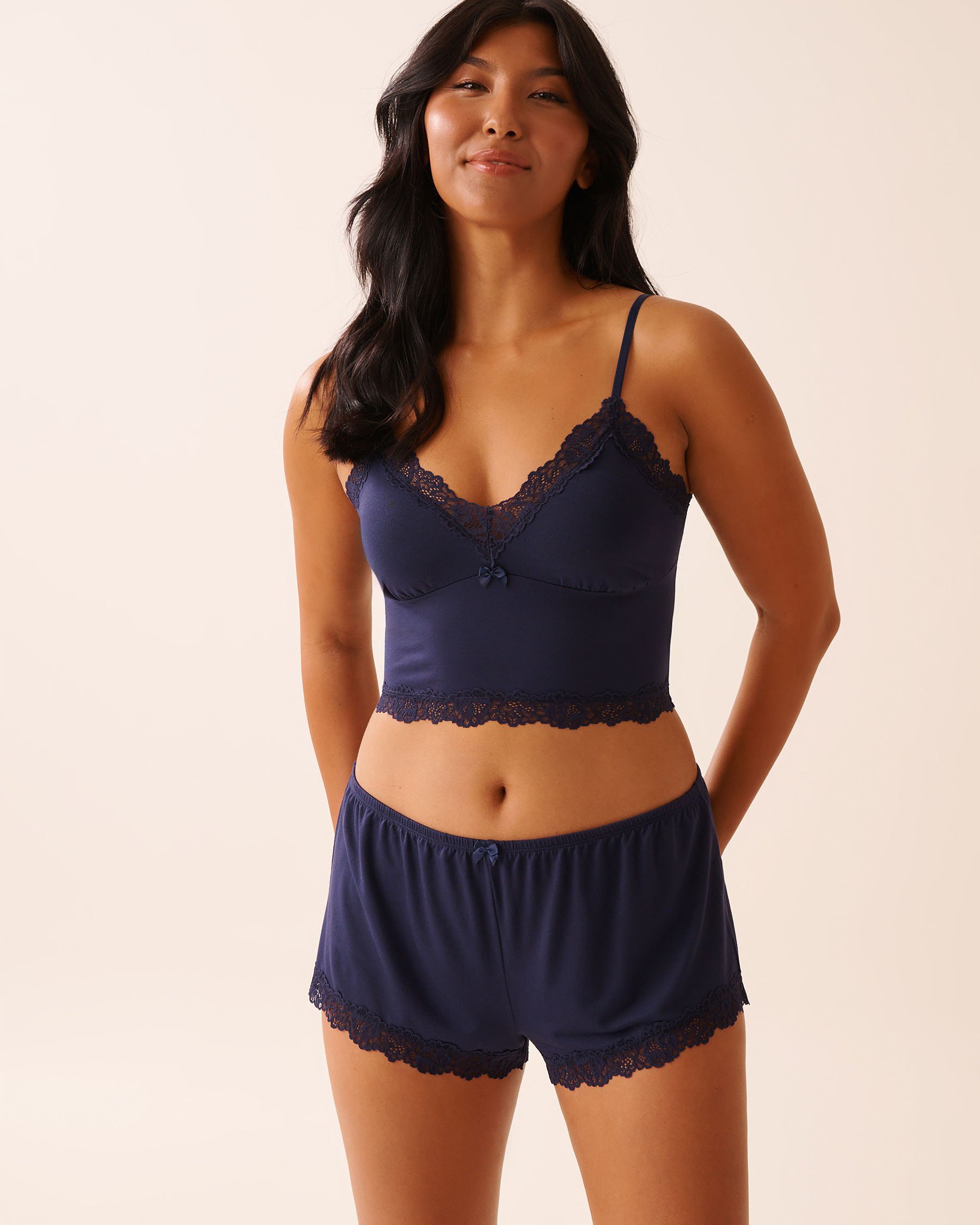 LA VIE EN ROSE Camisole courte en modal avec bordures en dentelle Bleu nuit 60100164 LA VIE EN ROSE Camisole courte en modal avec bordures en dentelle Bleu nuit 60100164 - View1