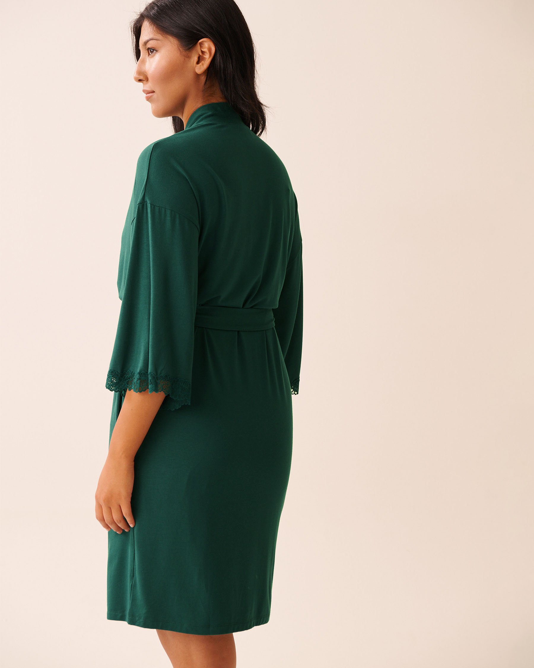 LA VIE EN ROSE Kimono en modal avec bordures en dentelle Vert sapin 60600108 LA VIE EN ROSE Kimono en modal avec bordures en dentelle Vert sapin 60600108 - View2
