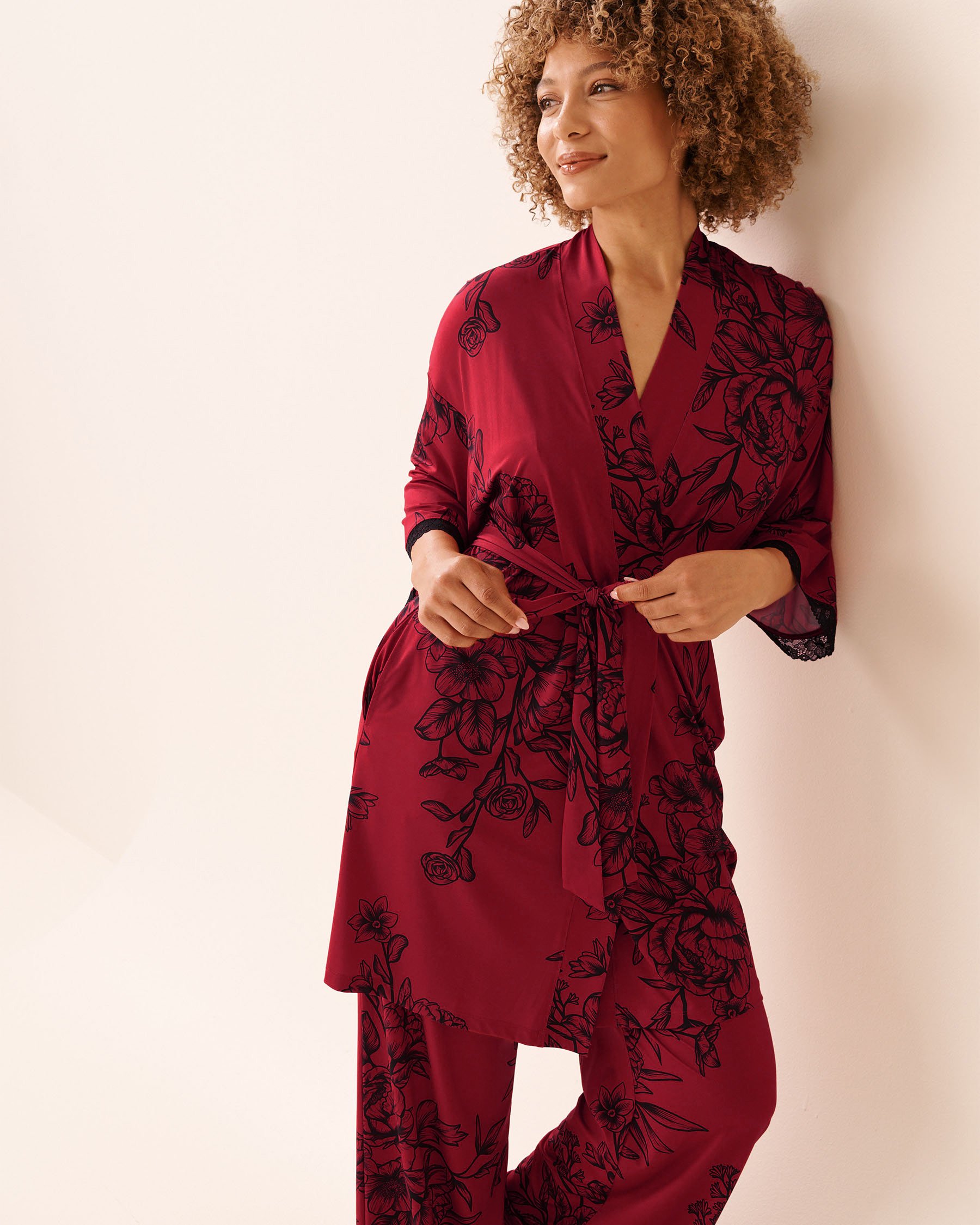 LA VIE EN ROSE Crimson Bloom Recycled Fibers Lace Trim Kimono Crimson Bloom 60600109 LA VIE EN ROSE Crimson Bloom Recycled Fibers Lace Trim Kimono Crimson Bloom 60600109 - View4