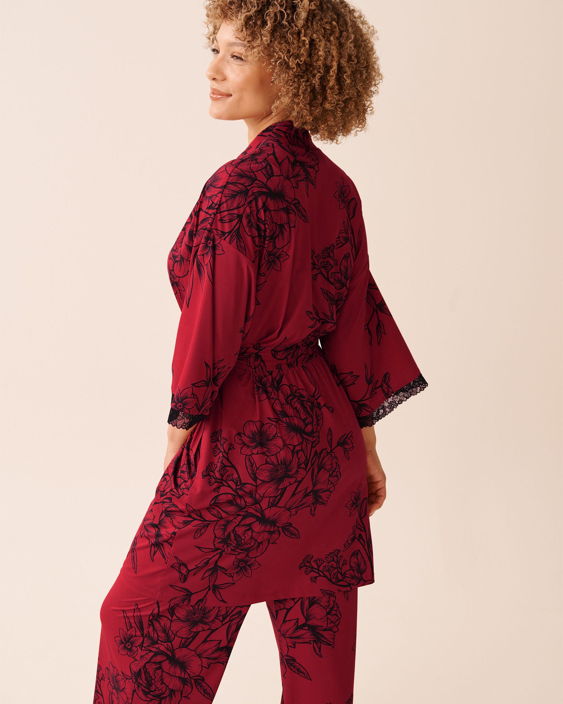 LA VIE EN ROSE Crimson Bloom Recycled Fibers Lace Trim Kimono Crimson Bloom 60600109 LA VIE EN ROSE Crimson Bloom Recycled Fibers Lace Trim Kimono Crimson Bloom 60600109 - View5