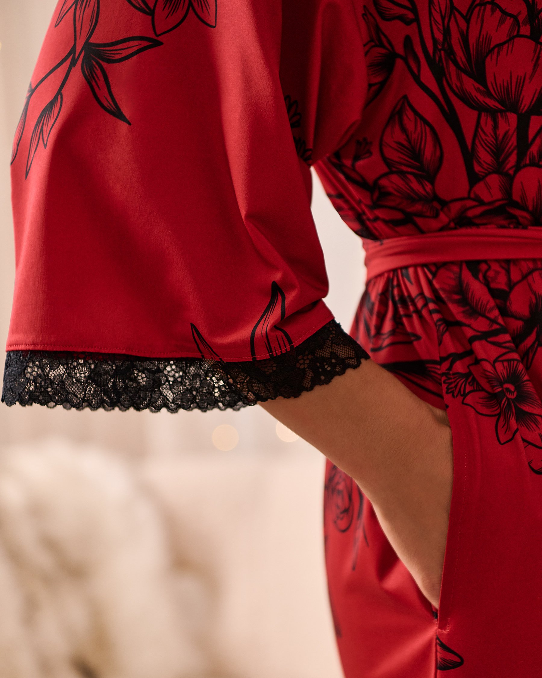 LA VIE EN ROSE Crimson Bloom Recycled Fibers Lace Trim Kimono Crimson Bloom 60600109 LA VIE EN ROSE Crimson Bloom Recycled Fibers Lace Trim Kimono Crimson Bloom 60600109 - View3