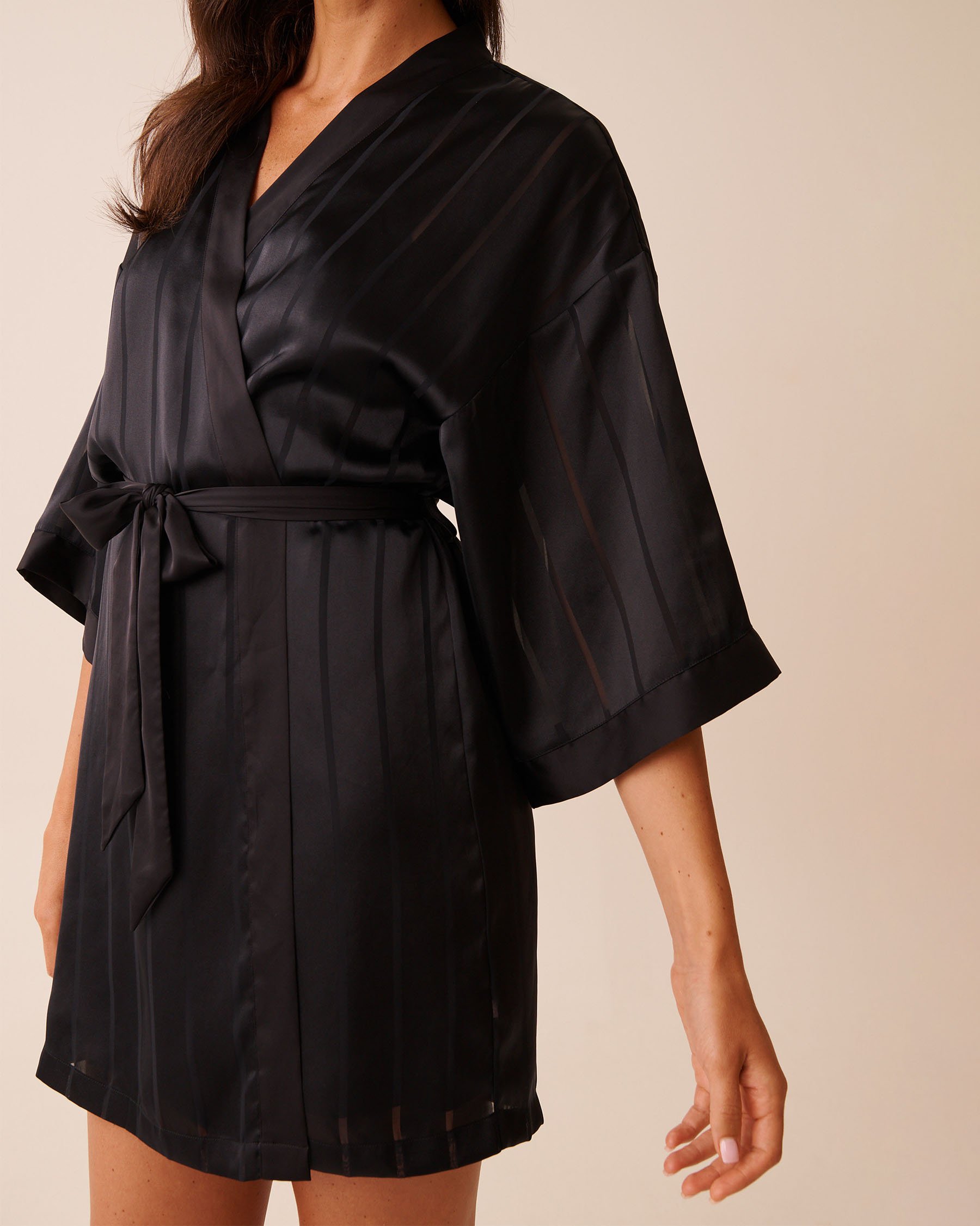 LA VIE EN ROSE Shadow Stripe Satin Kimono Black 60600110 LA VIE EN ROSE Shadow Stripe Satin Kimono Black 60600110 - View3