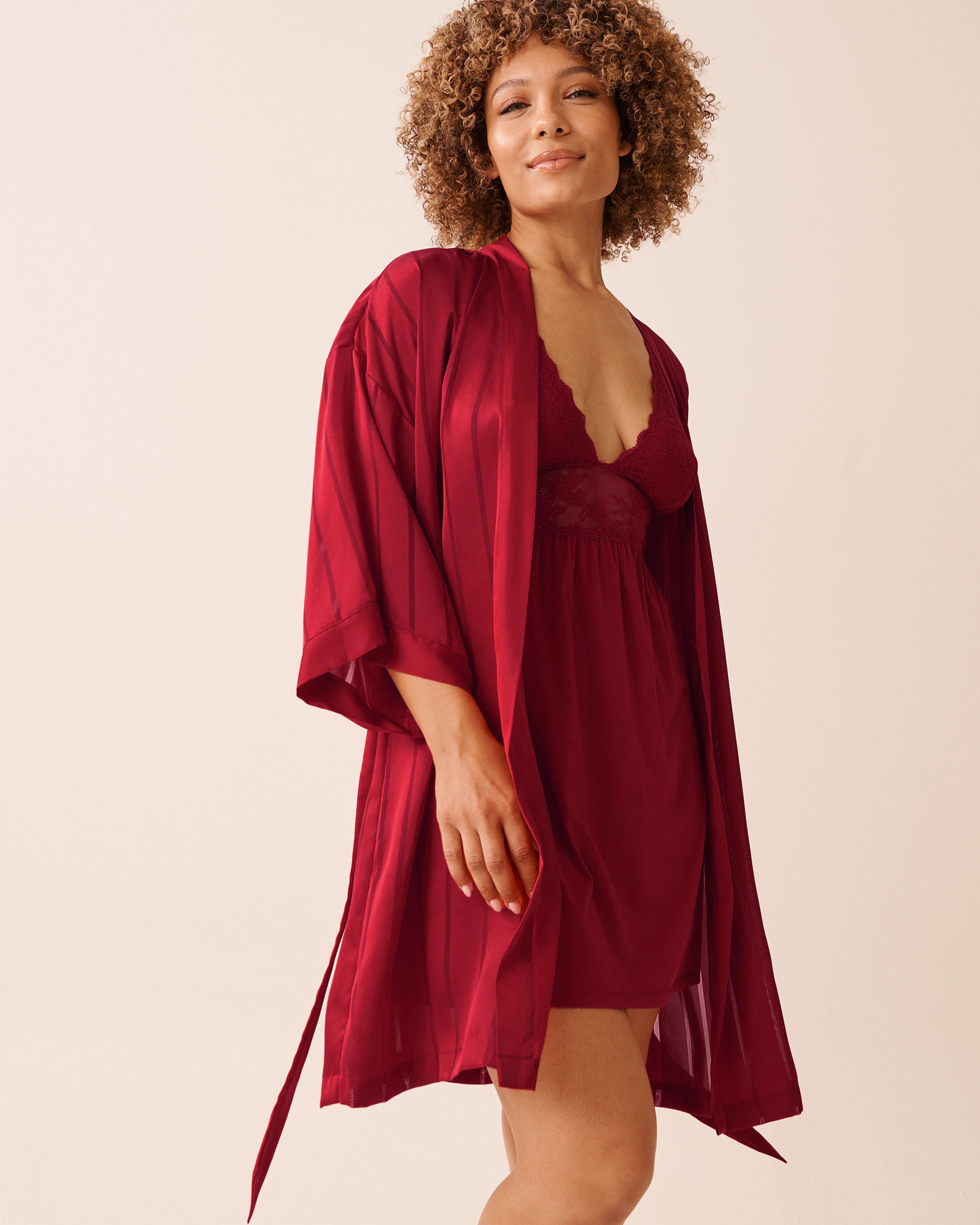 LA VIE EN ROSE Shadow Stripe Satin Kimono Merry Red 60600110 LA VIE EN ROSE Shadow Stripe Satin Kimono Merry Red 60600110 - View1