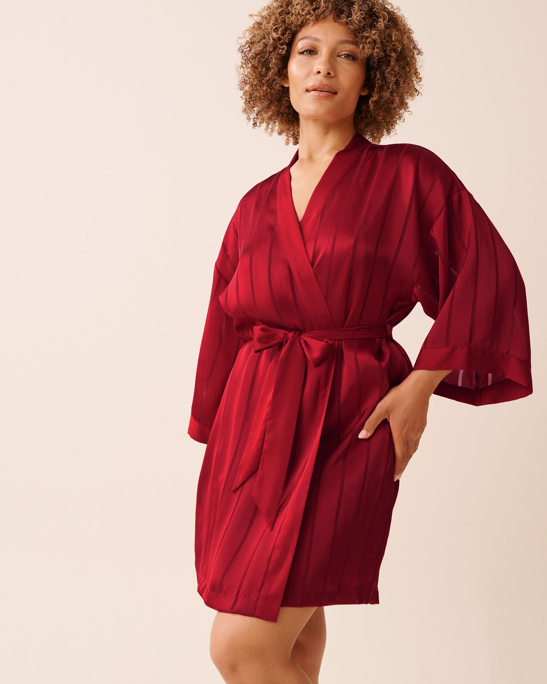LA VIE EN ROSE Kimono en satin rayures ombrées Rouge joyeux 60600110 LA VIE EN ROSE Kimono en satin rayures ombrées Rouge joyeux 60600110 - View2