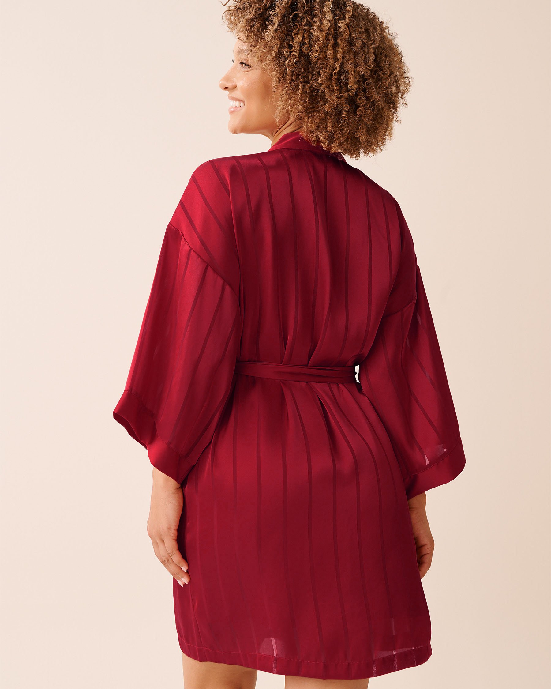 LA VIE EN ROSE Shadow Stripe Satin Kimono Merry Red 60600110 LA VIE EN ROSE Shadow Stripe Satin Kimono Merry Red 60600110 - View3