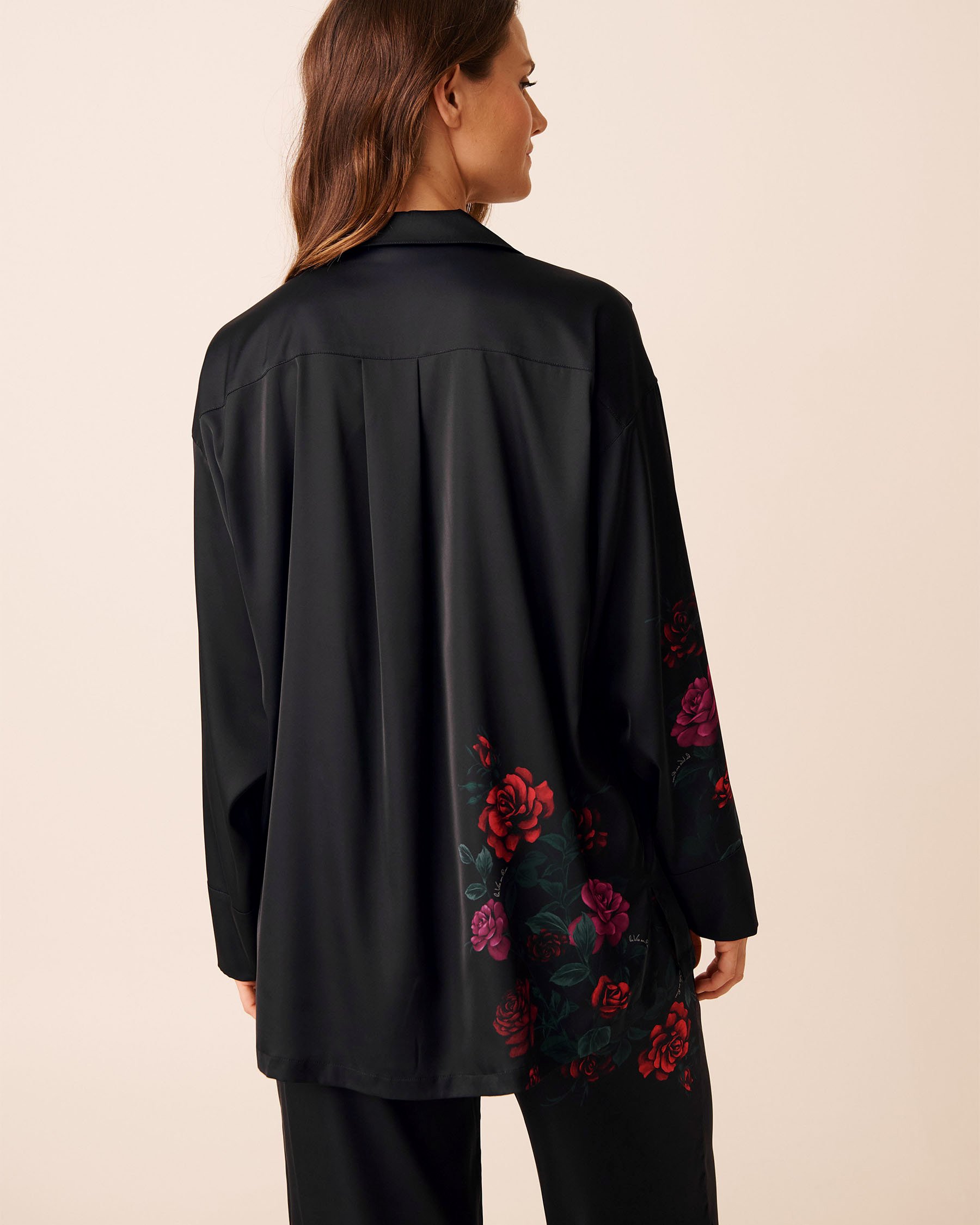 LA VIE EN ROSE Red Rose Print Satin Button-down Shirt Black/Red Roses 60100161 - View2
