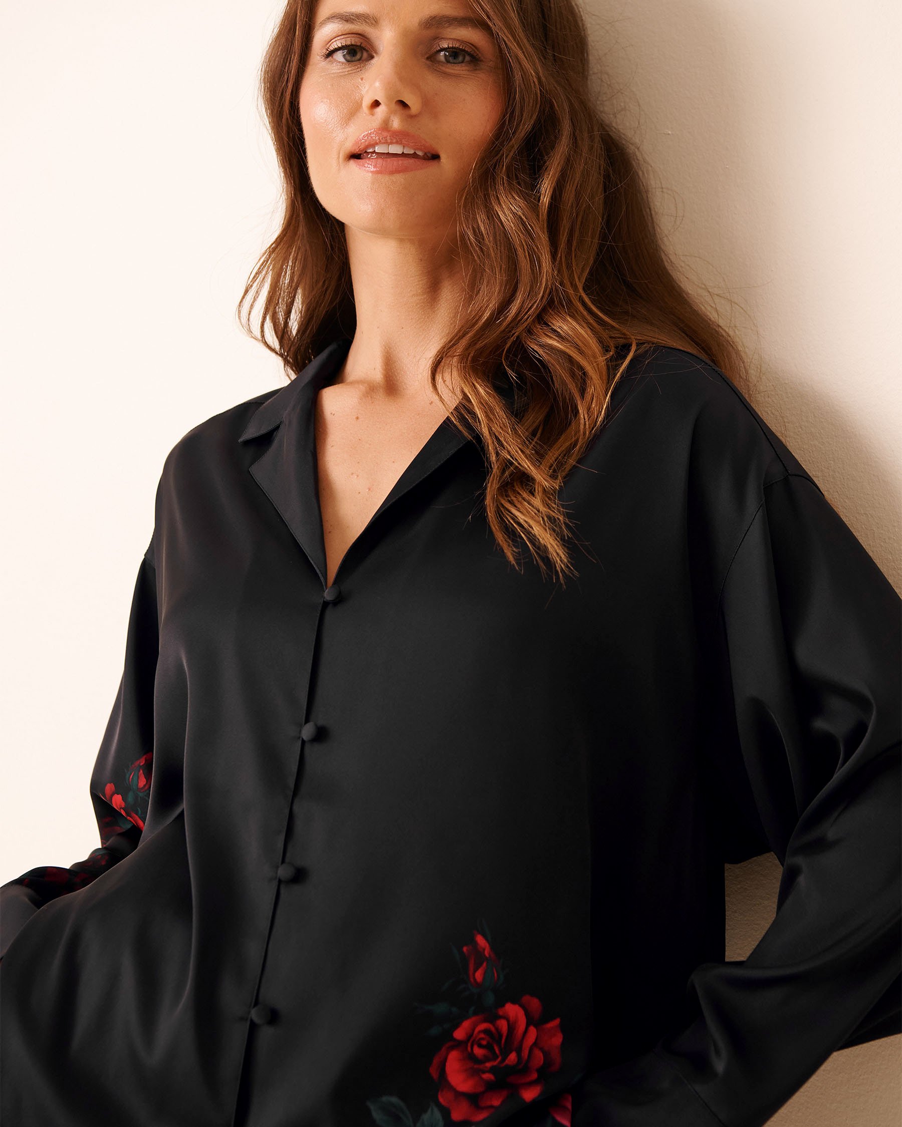 LA VIE EN ROSE Red Rose Print Satin Button-down Shirt Black/Red Roses 60100161 - View3