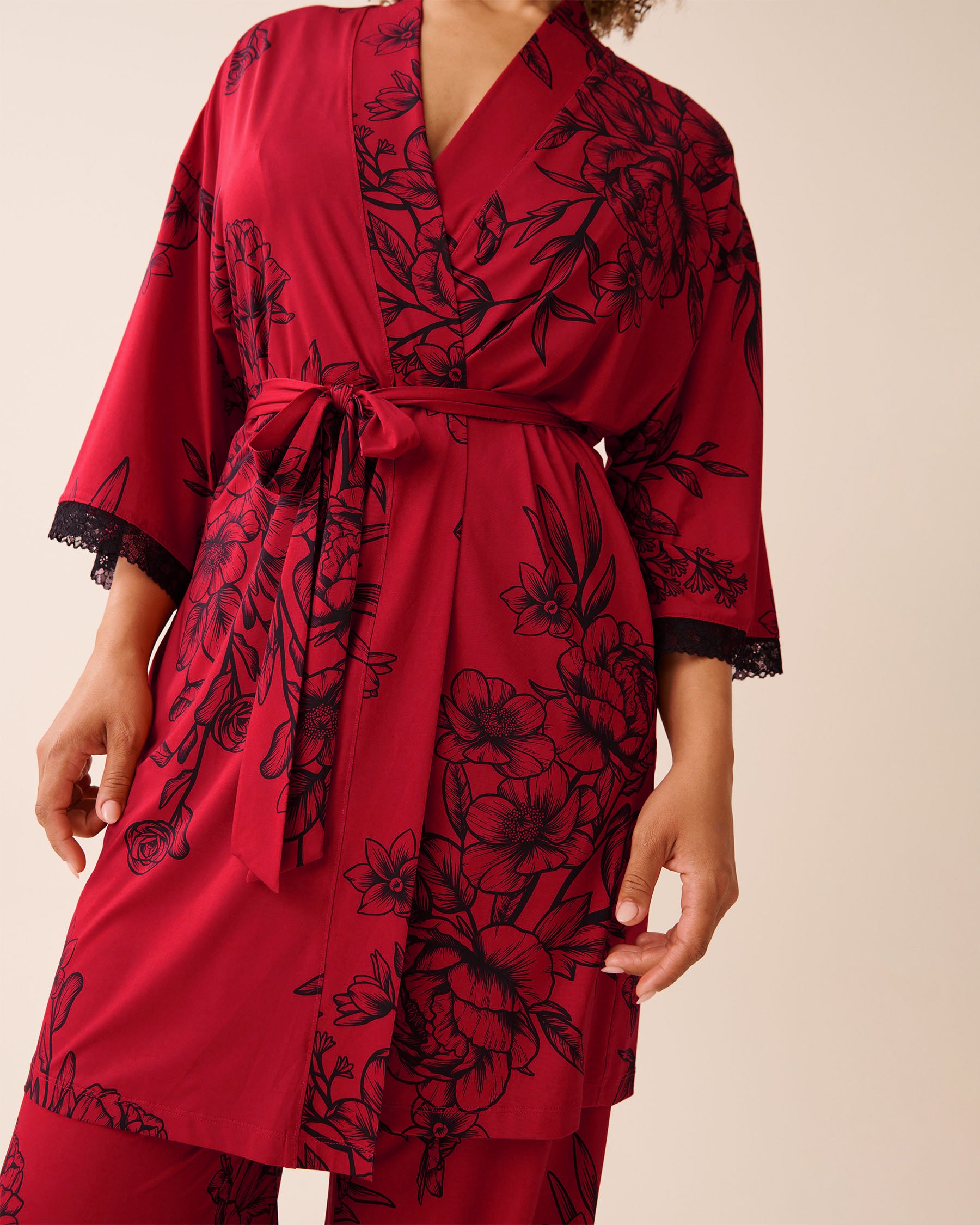 LA VIE EN ROSE Crimson Bloom Recycled Fibers Lace Trim Kimono Crimson Bloom 60600109 - View7
