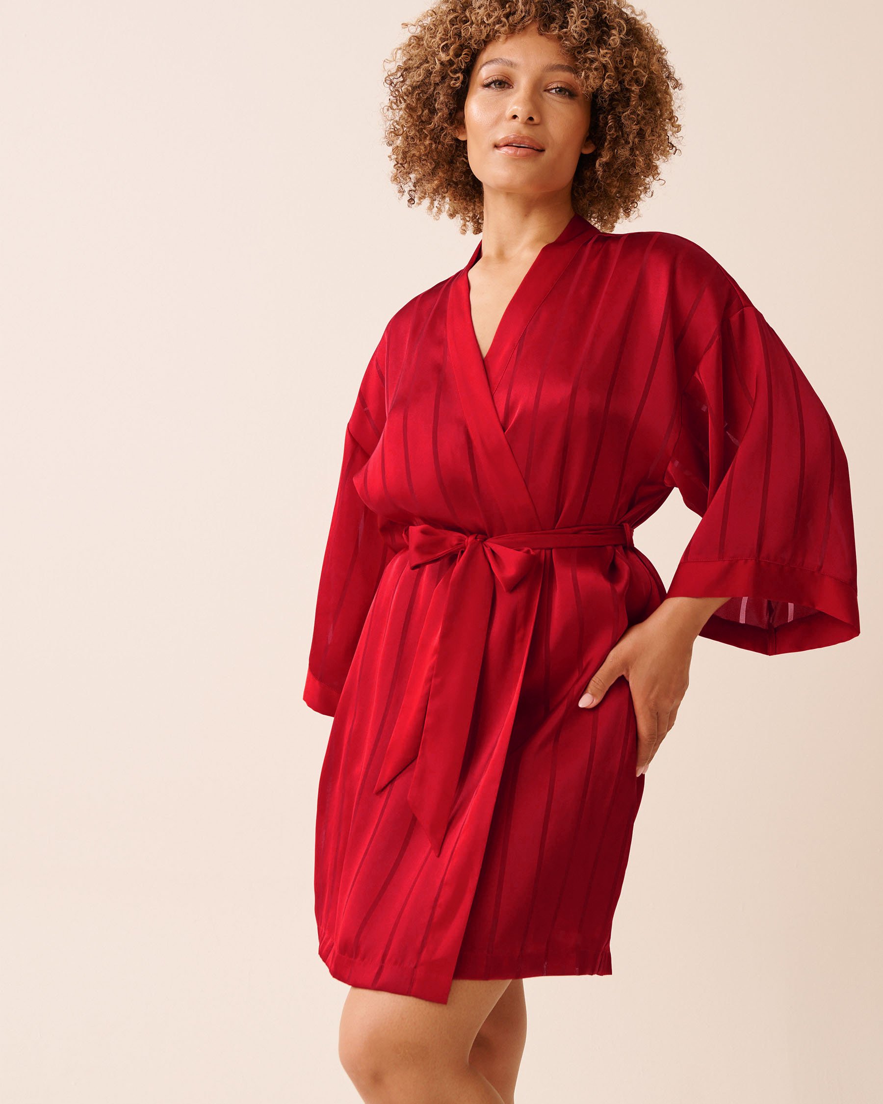 LA VIE EN ROSE Shadow Stripe Satin Kimono Merry Red 60600110 - View2