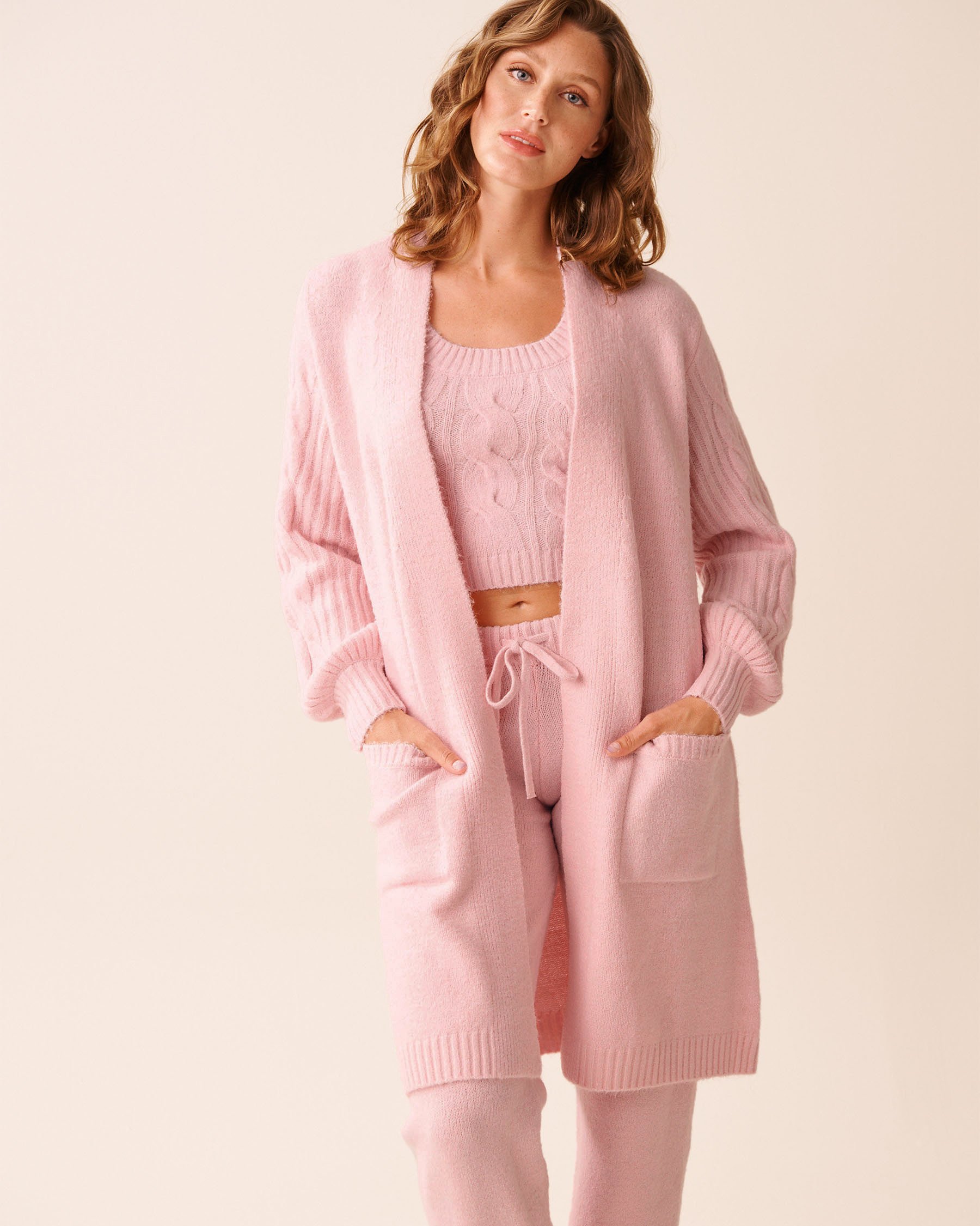LA VIE EN ROSE Cardigan long en tricot manches longues torsadées Rose pâle 50500017 - View1