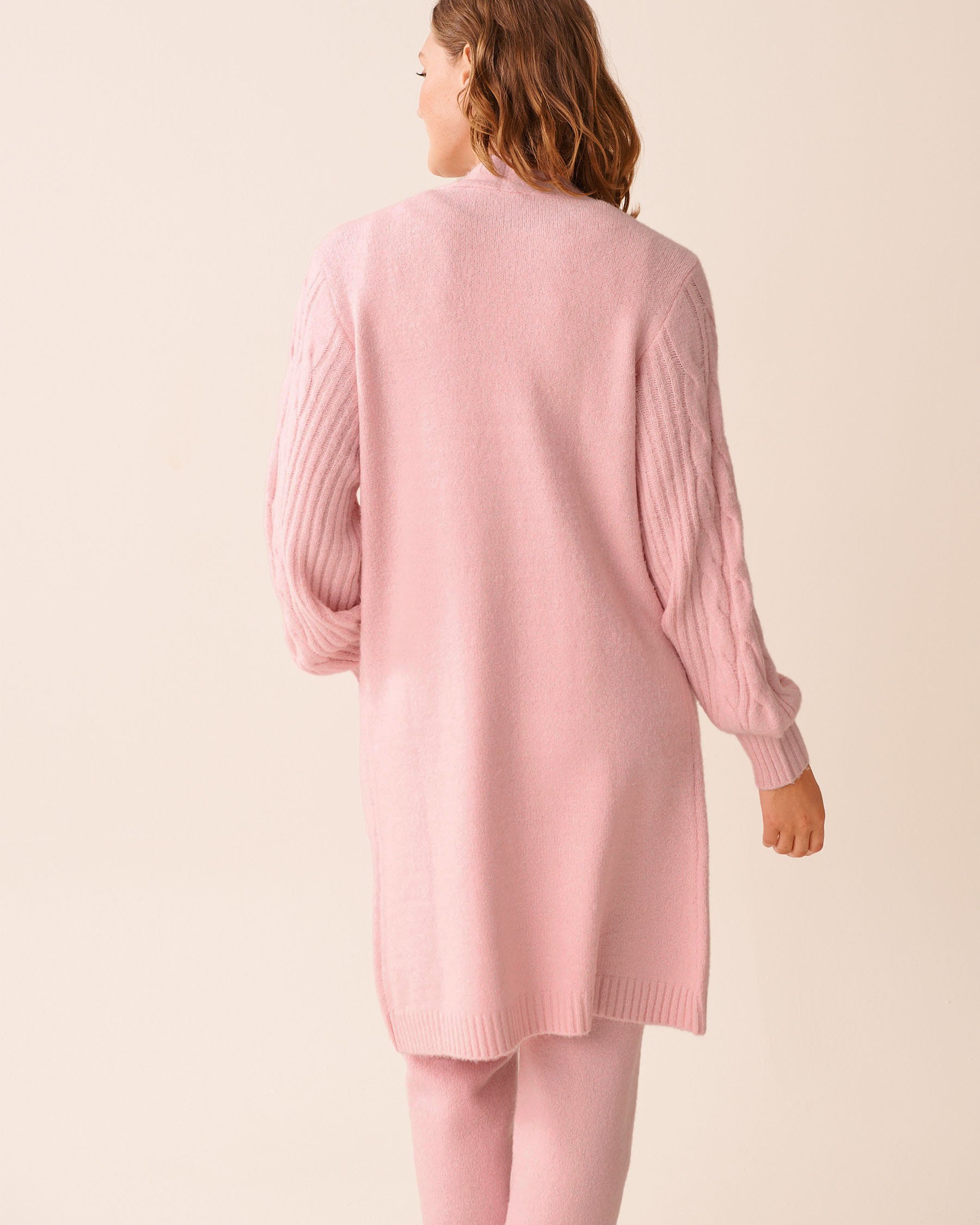 LA VIE EN ROSE Cardigan long en tricot manches longues torsadées Rose pâle 50500017 - View2