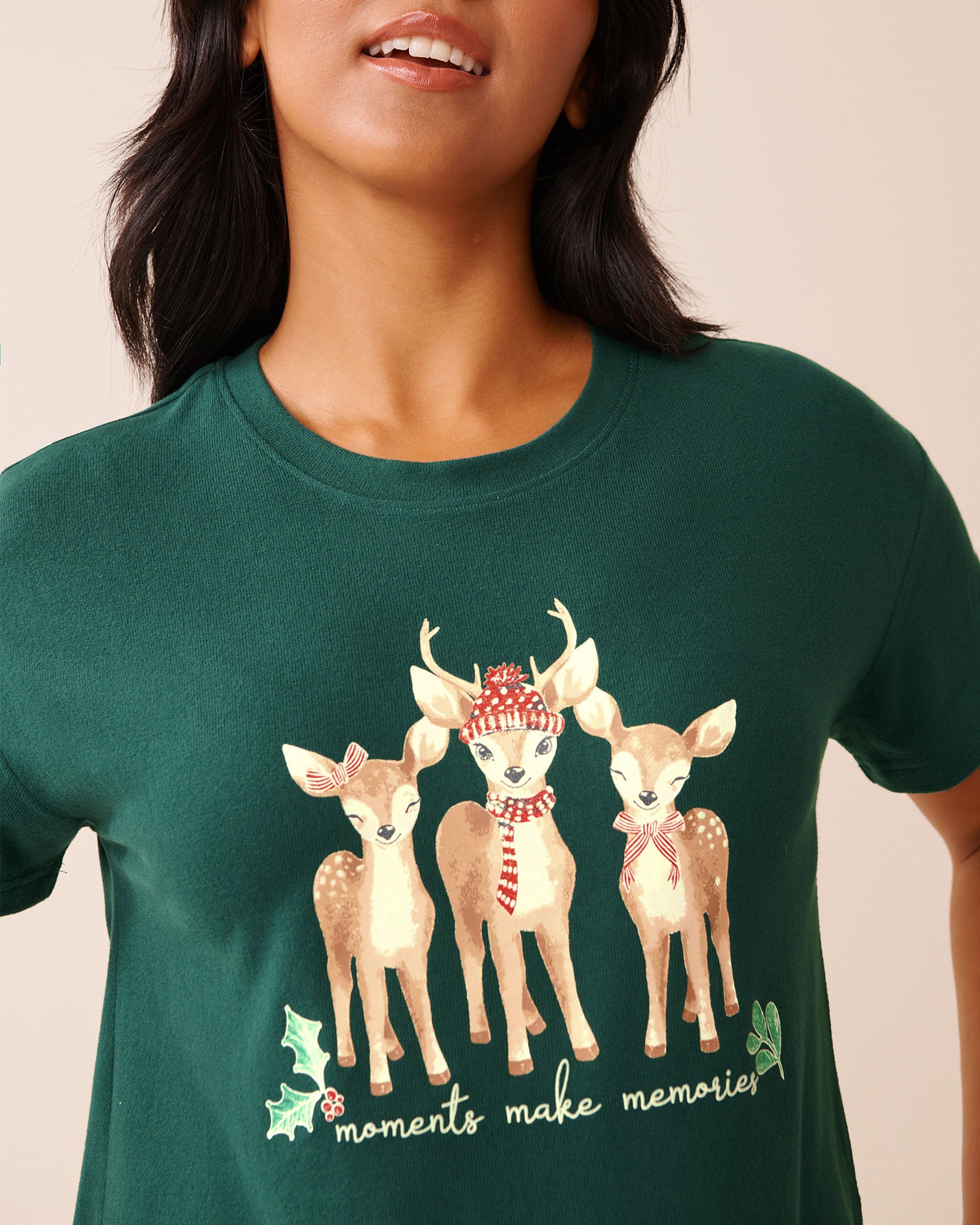 LA VIE EN ROSE Deer Print Recycled Fibers T-shirt Fir Green 40100794 LA VIE EN ROSE Deer Print Recycled Fibers T-shirt Fir Green 40100794 - View3