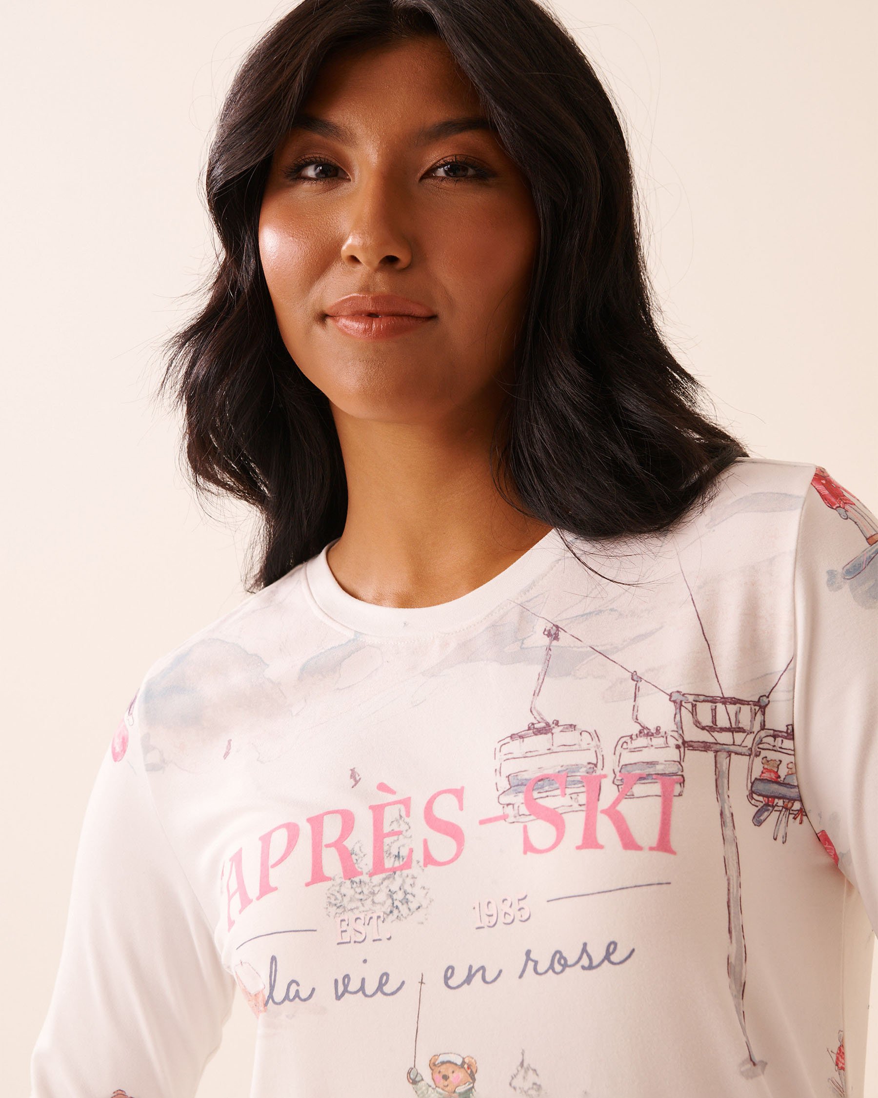LA VIE EN ROSE Après-Ski Print Super Soft Long Sleeve Shirt White/Skiing Bears 40100813 - View4