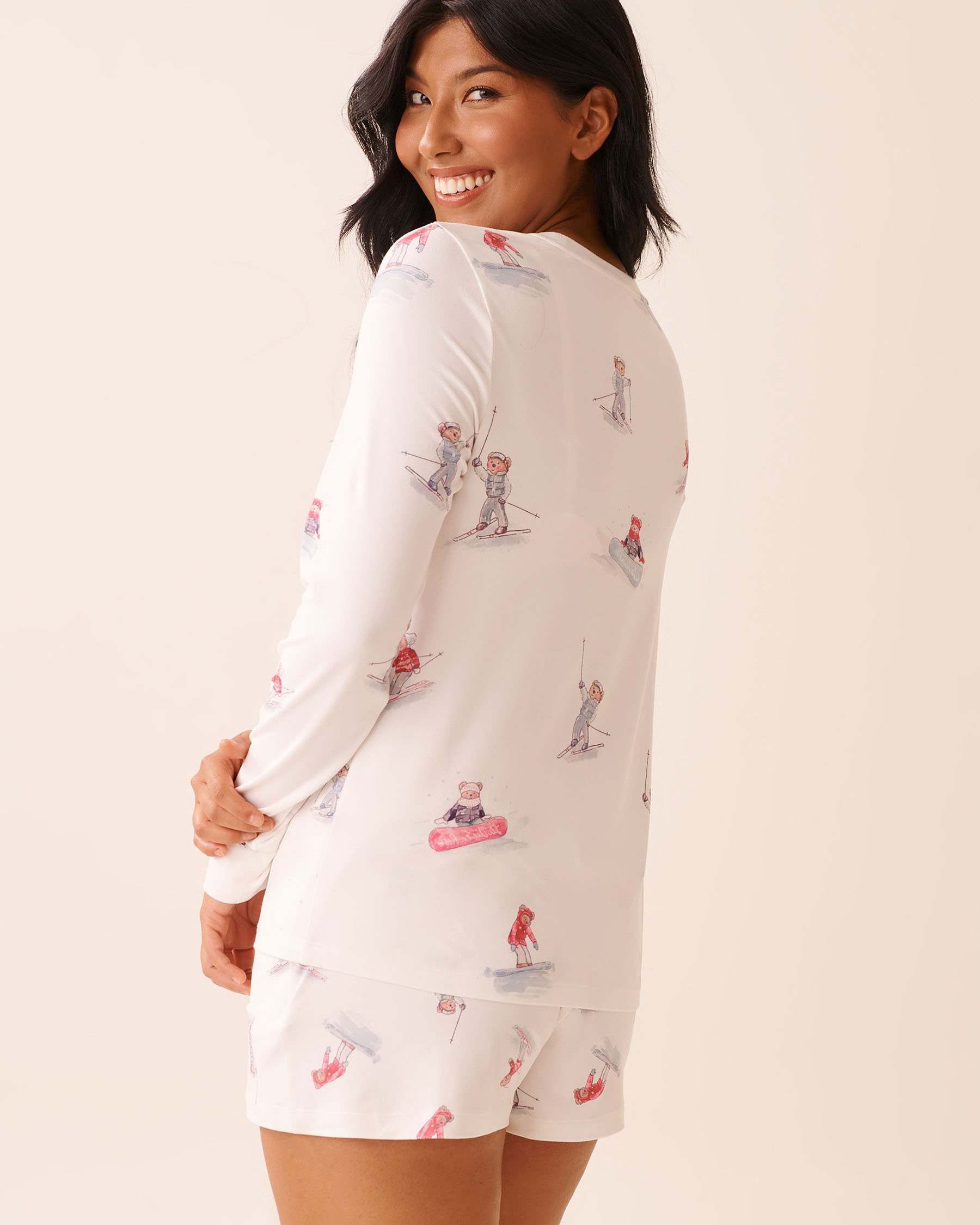LA VIE EN ROSE Après-Ski Print Super Soft Long Sleeve Shirt White/Skiing Bears 40100813 - View5