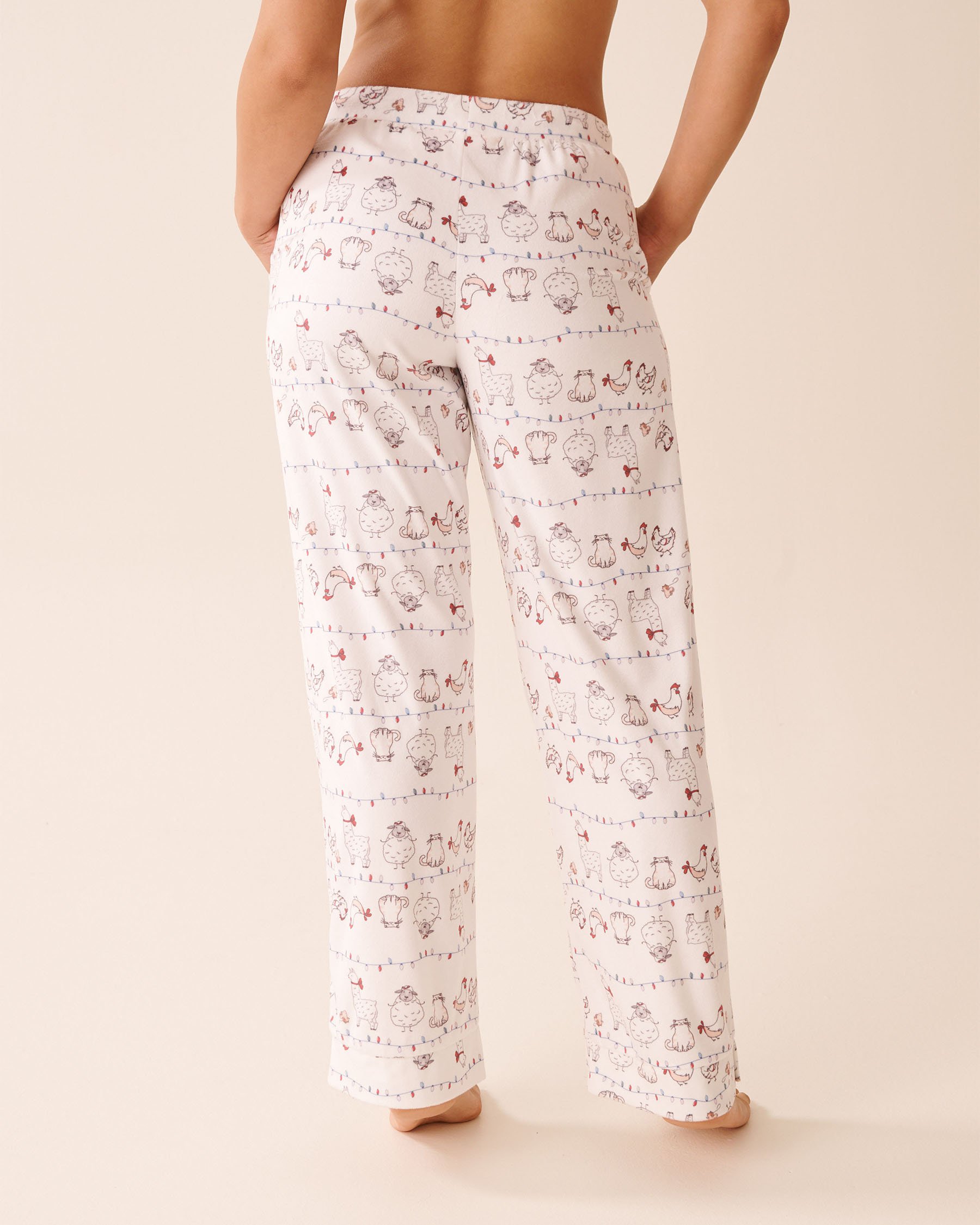 LA VIE EN ROSE Farm Friends Print Soft Velour Pajama Pants White/Farm Animals 40200787 - View2