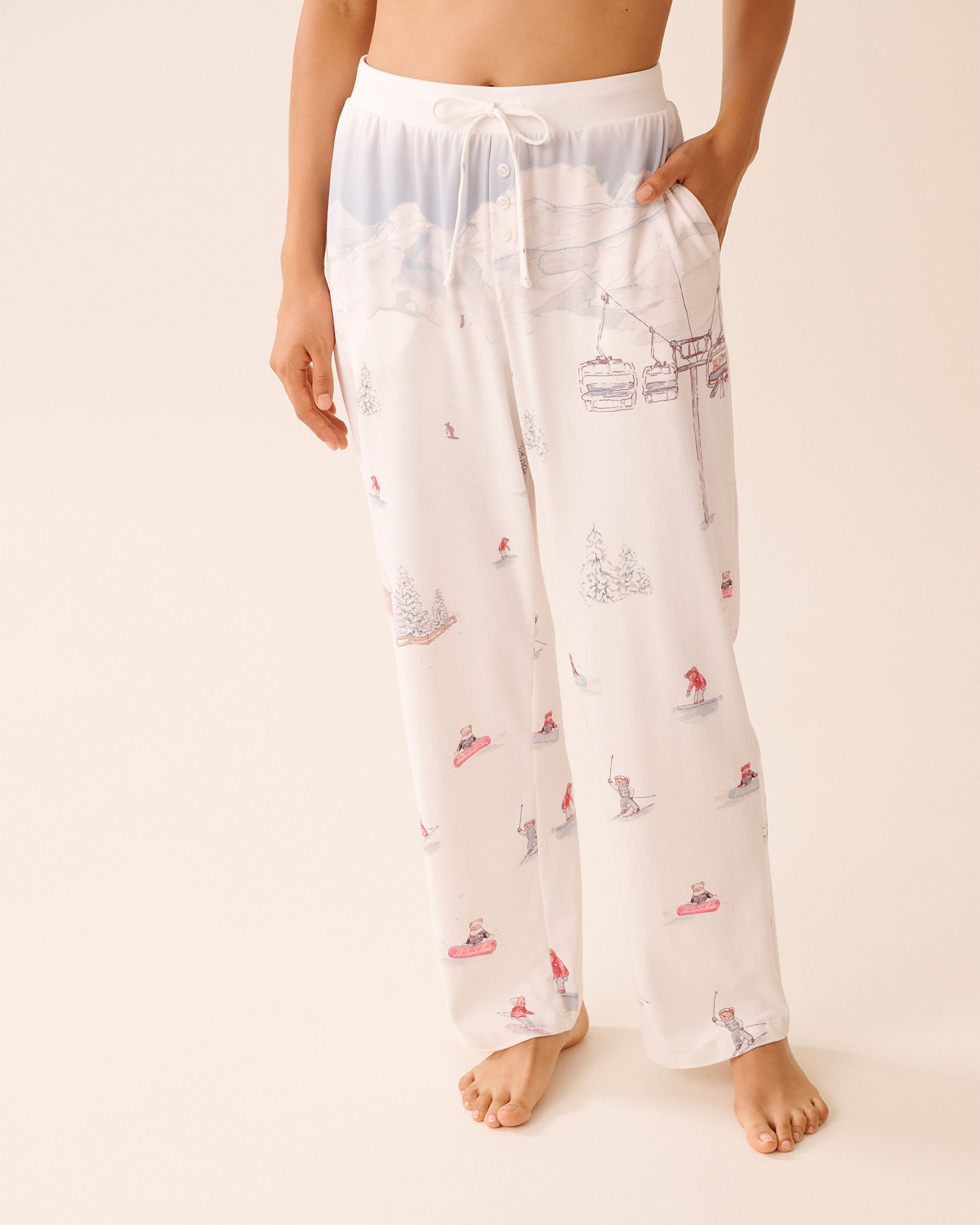LA VIE EN ROSE Pantalon de pyjama ultra doux imprimé après-ski Blanc/Oursons skieurs 40200797 - View1