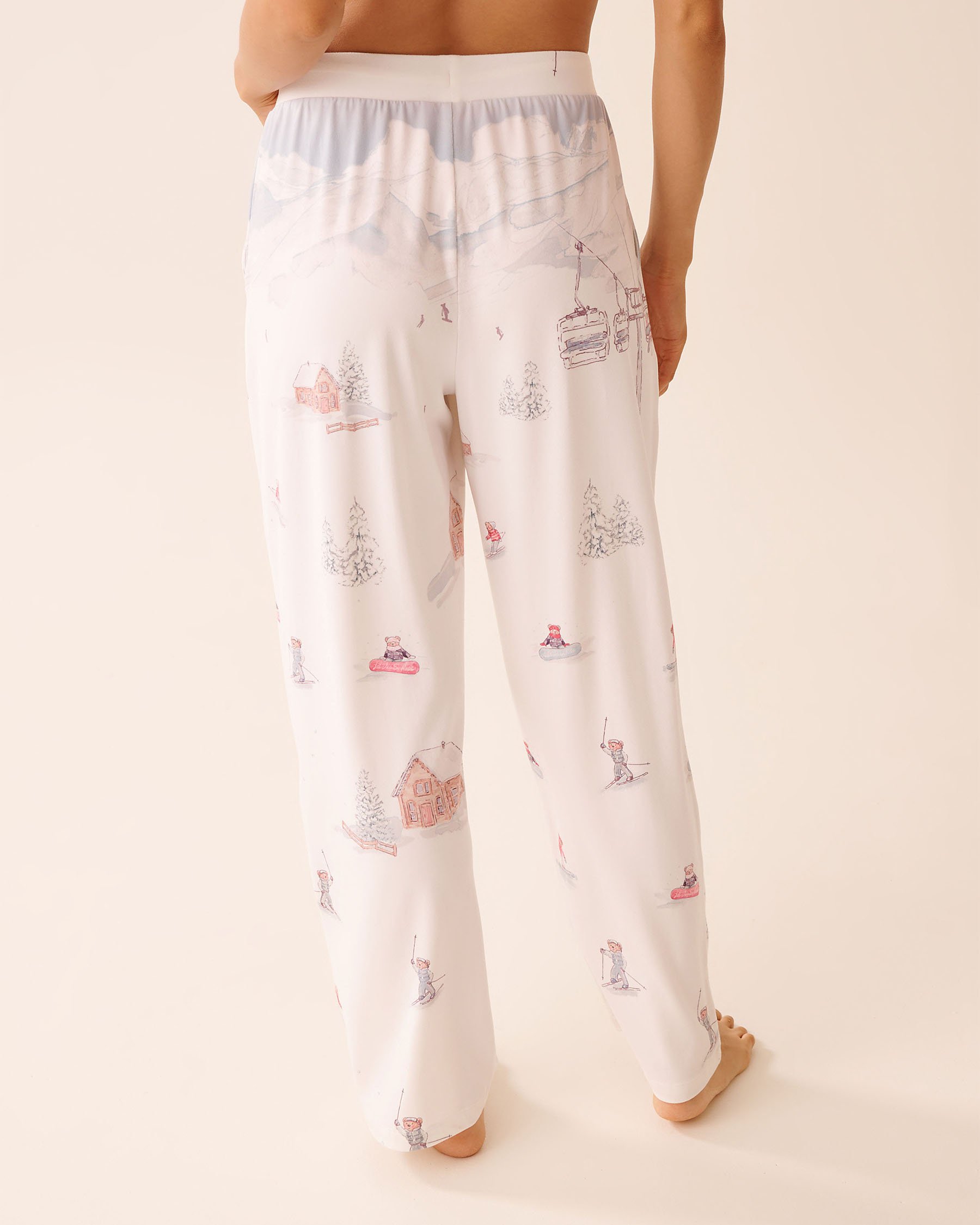 LA VIE EN ROSE Pantalon de pyjama ultra doux imprimé après-ski Blanc/Oursons skieurs 40200797 - View2