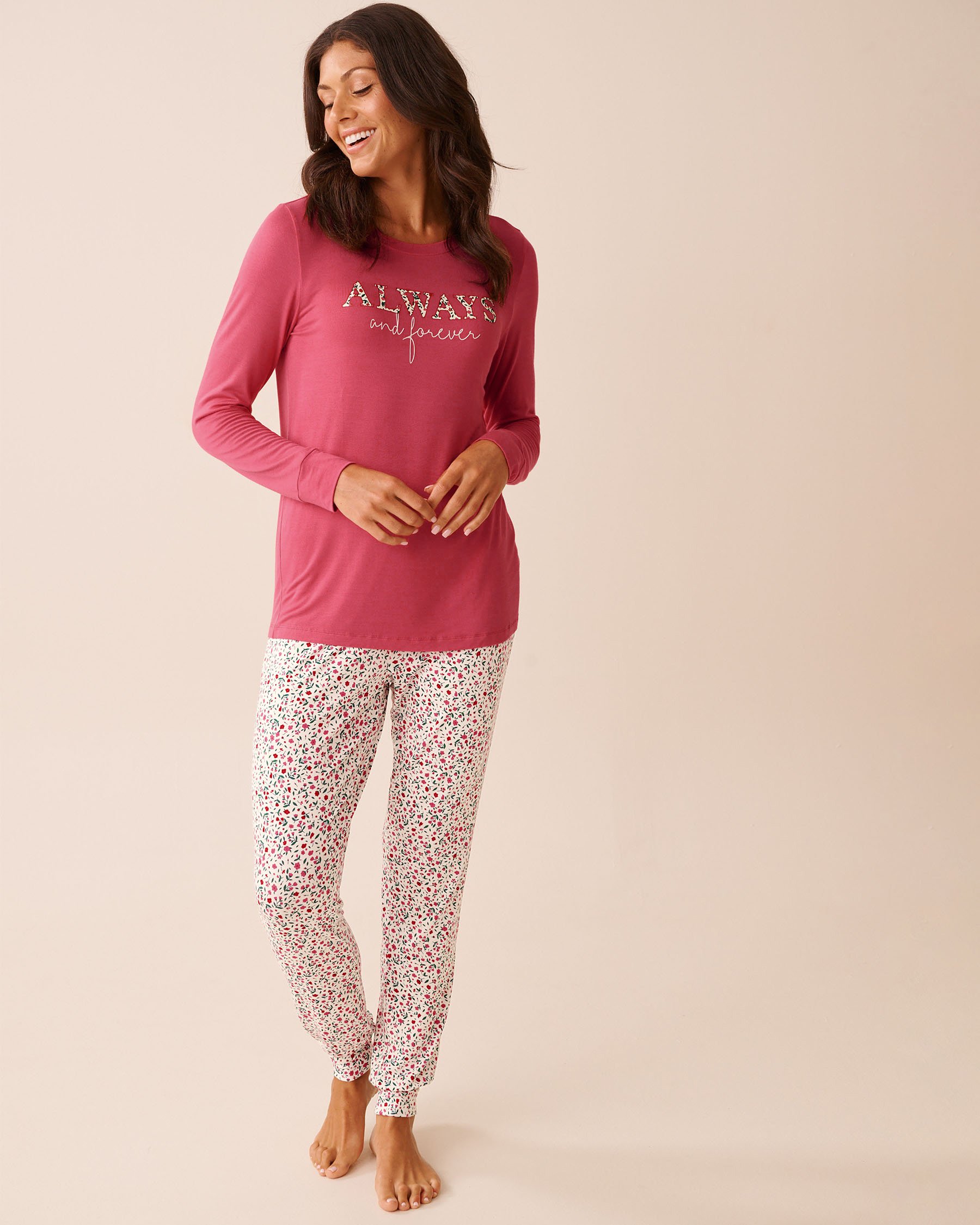 LA VIE EN ROSE Ensemble pyjama manches longues imprimé fleurs rouges Rouge/Fleurs 40400088 - Voir1