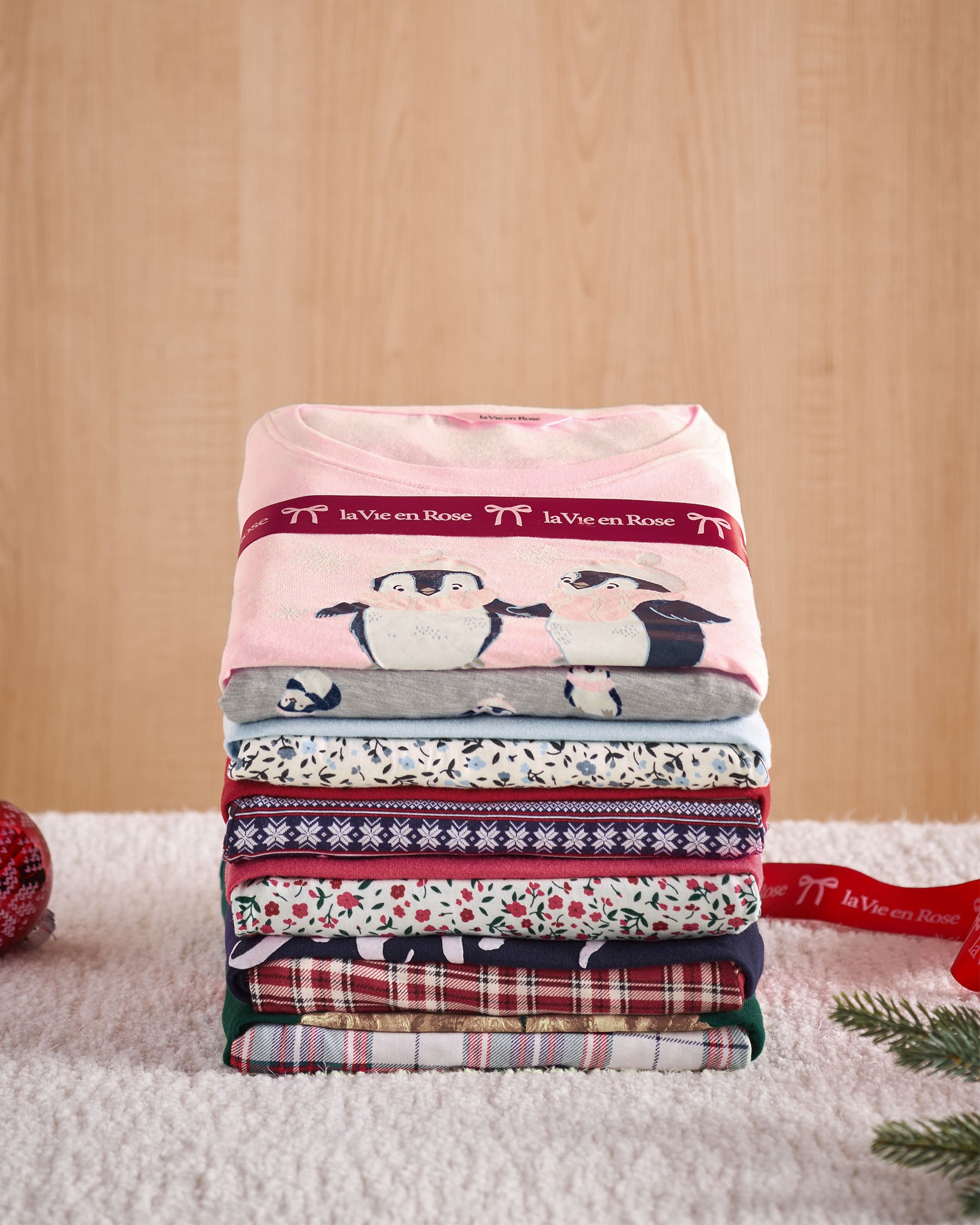 LA VIE EN ROSE Ensemble pyjama manches longues imprimé fleurs rouges Rouge/Fleurs 40400088 - Voir8