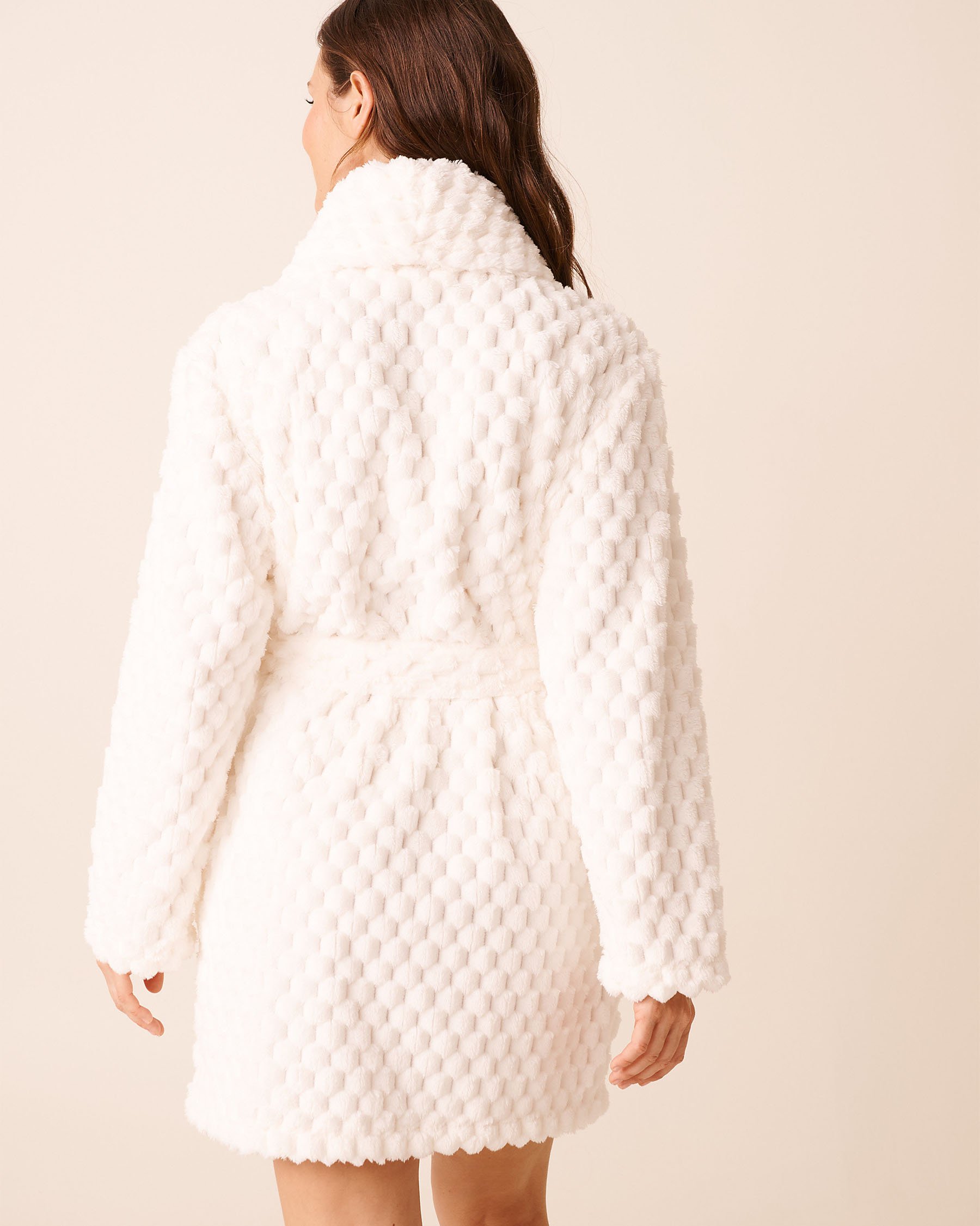LA VIE EN ROSE Soft Plush Quilted Effect Robe Snow White 40600219 LA VIE EN ROSE Soft Plush Quilted Effect Robe Snow White 40600219 - View2