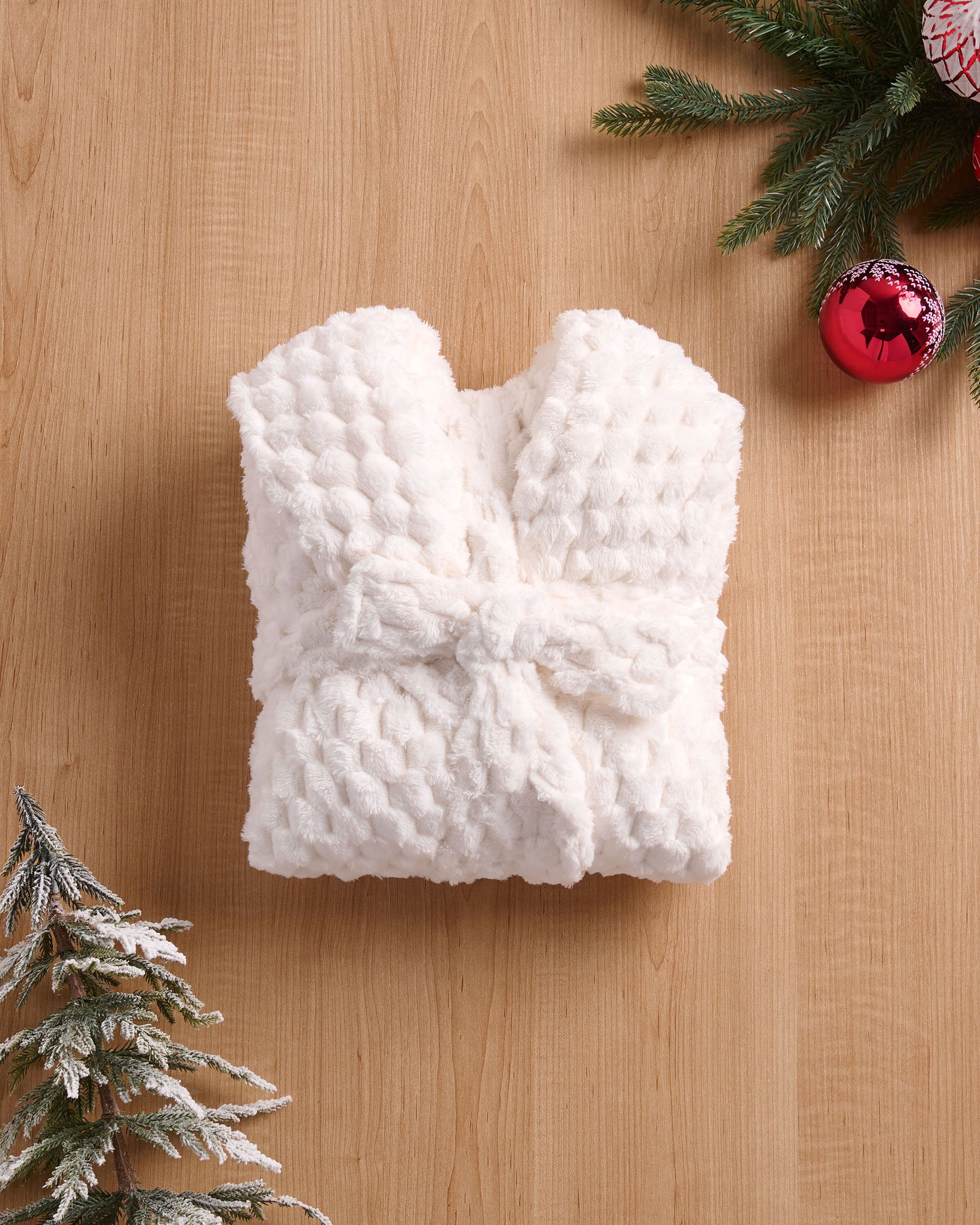 LA VIE EN ROSE Soft Plush Quilted Effect Robe Snow White 40600219 LA VIE EN ROSE Soft Plush Quilted Effect Robe Snow White 40600219 - View4