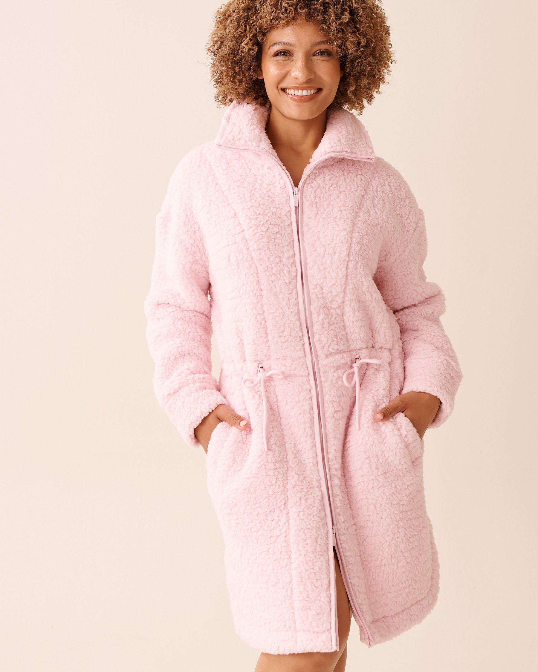 LA VIE EN ROSE Robe de chambre en sherpa à fermeture éclair et col cheminée Rose pastel 40600221 - View3